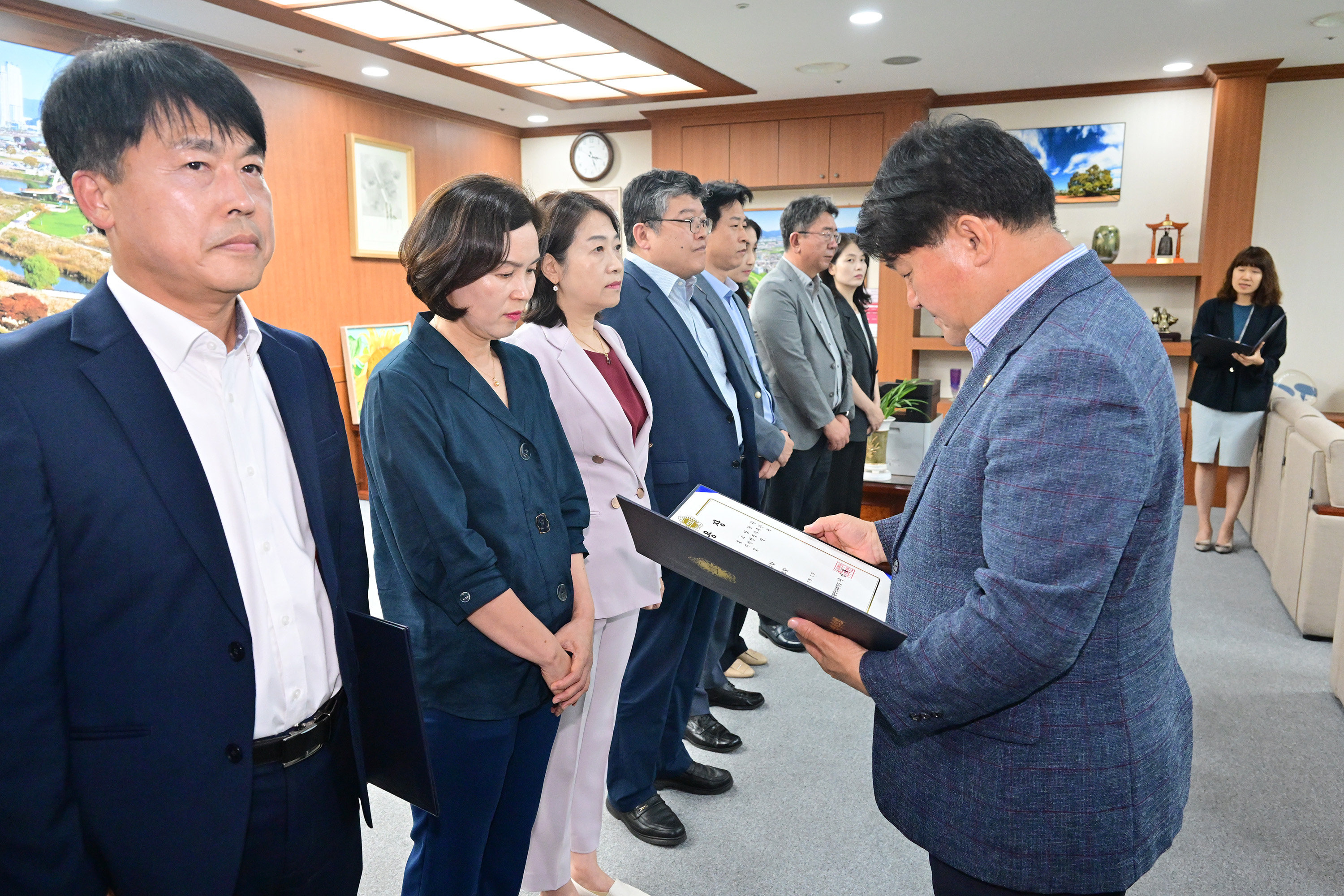 울산광역시의회 2025년 하반기 정기인사 5급 이상 인사발령 임용장 수여7