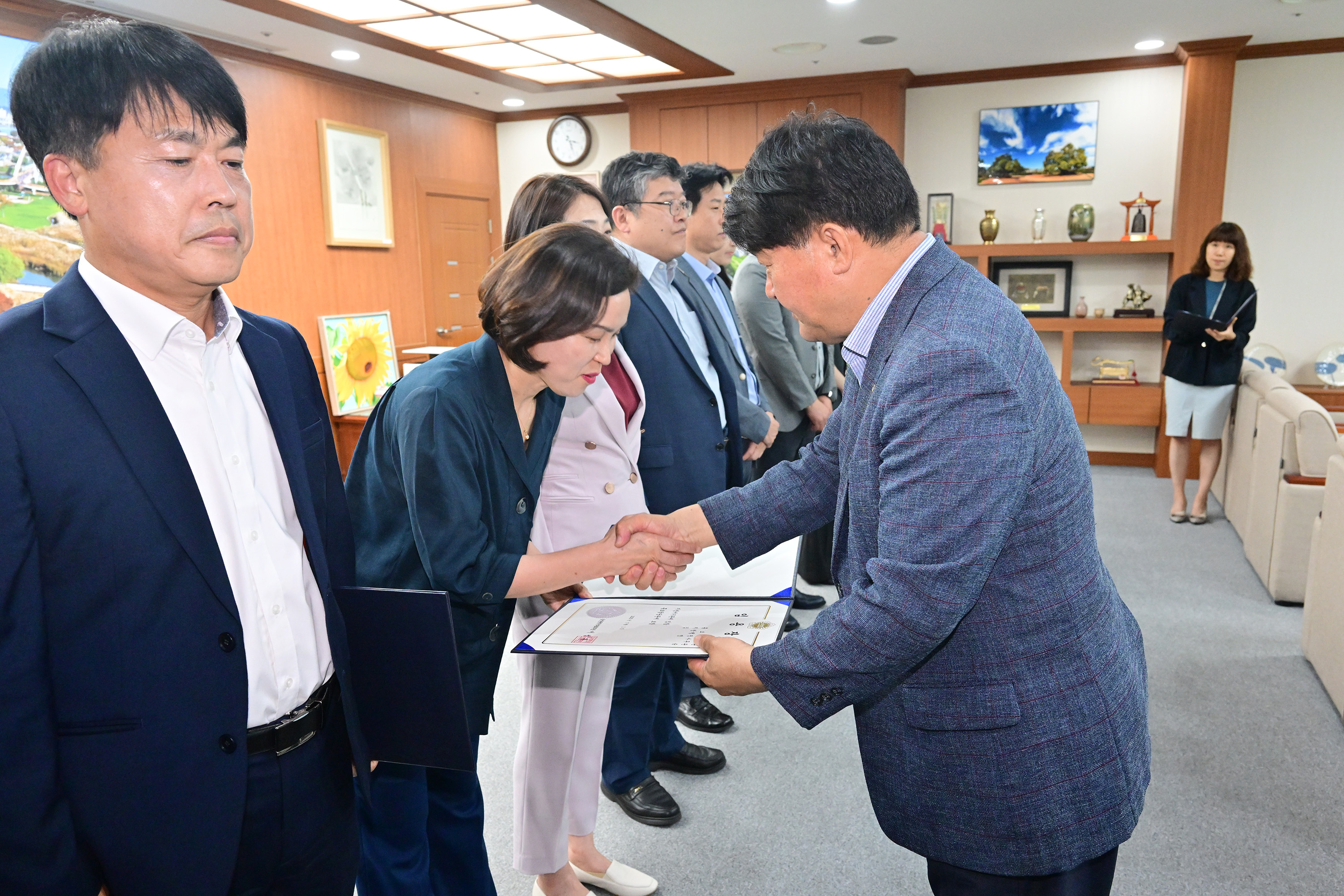 울산광역시의회 2025년 하반기 정기인사 5급 이상 인사발령 임용장 수여8