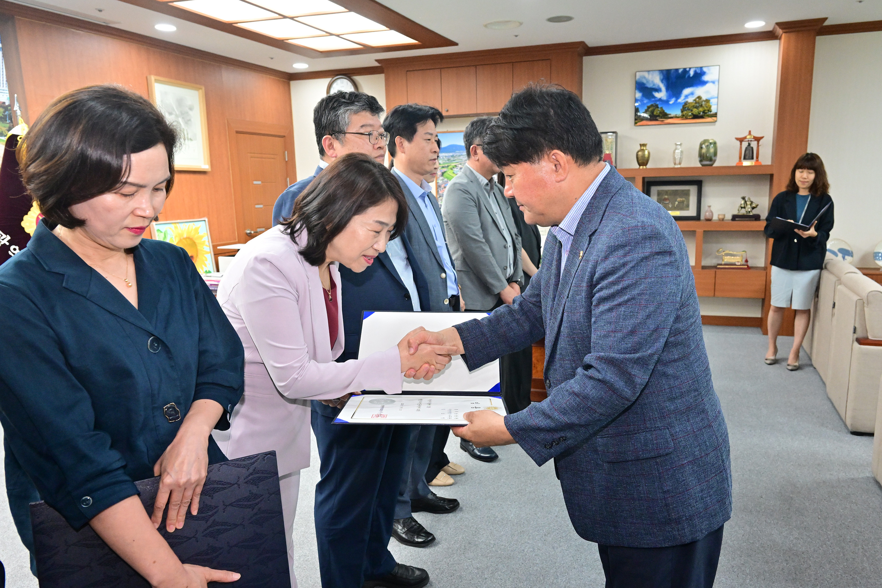 울산광역시의회 2025년 하반기 정기인사 5급 이상 인사발령 임용장 수여9