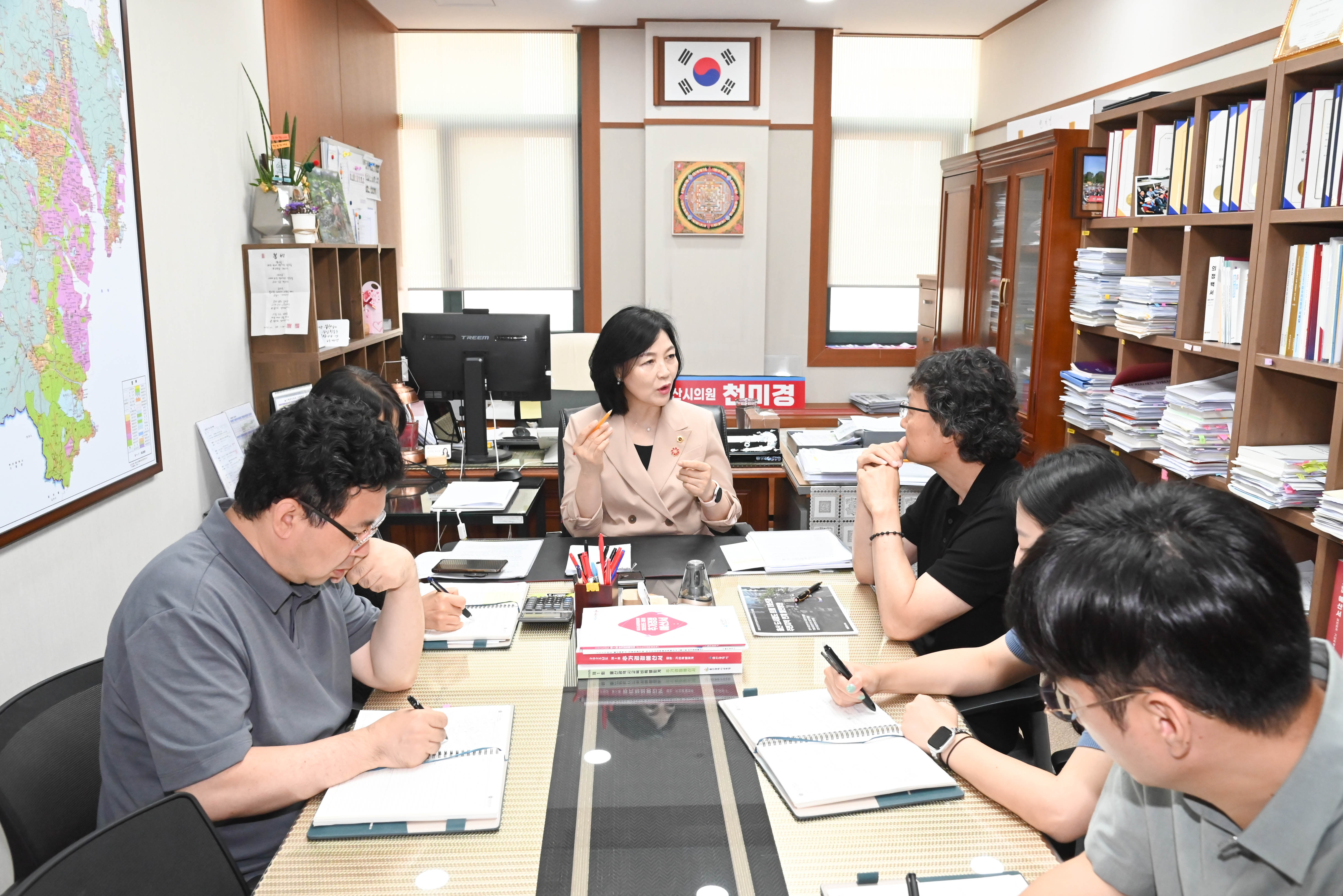 천미경 의원, 지역 내 유휴공간을 활용한 상권 활성화 방안 논의2