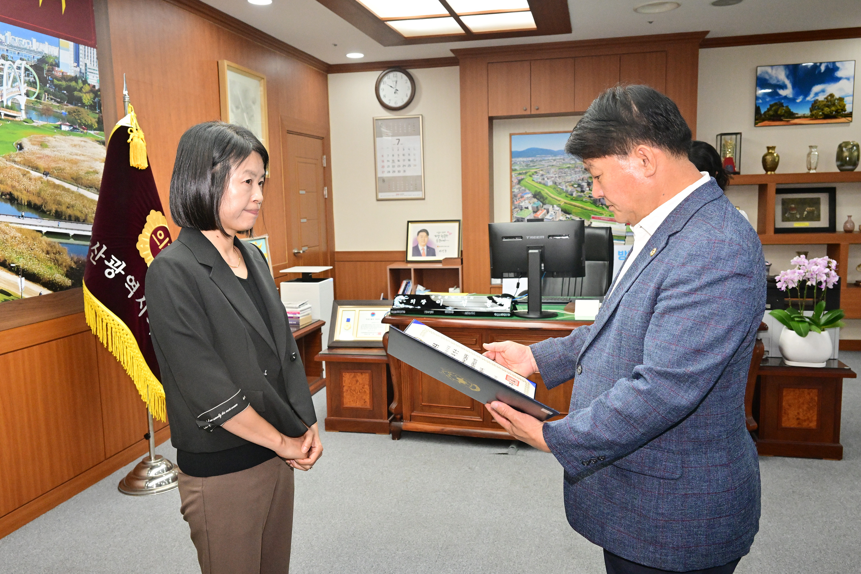이성룡 의장, 2025년 상반기 모범공무원 정부포상 수여 2