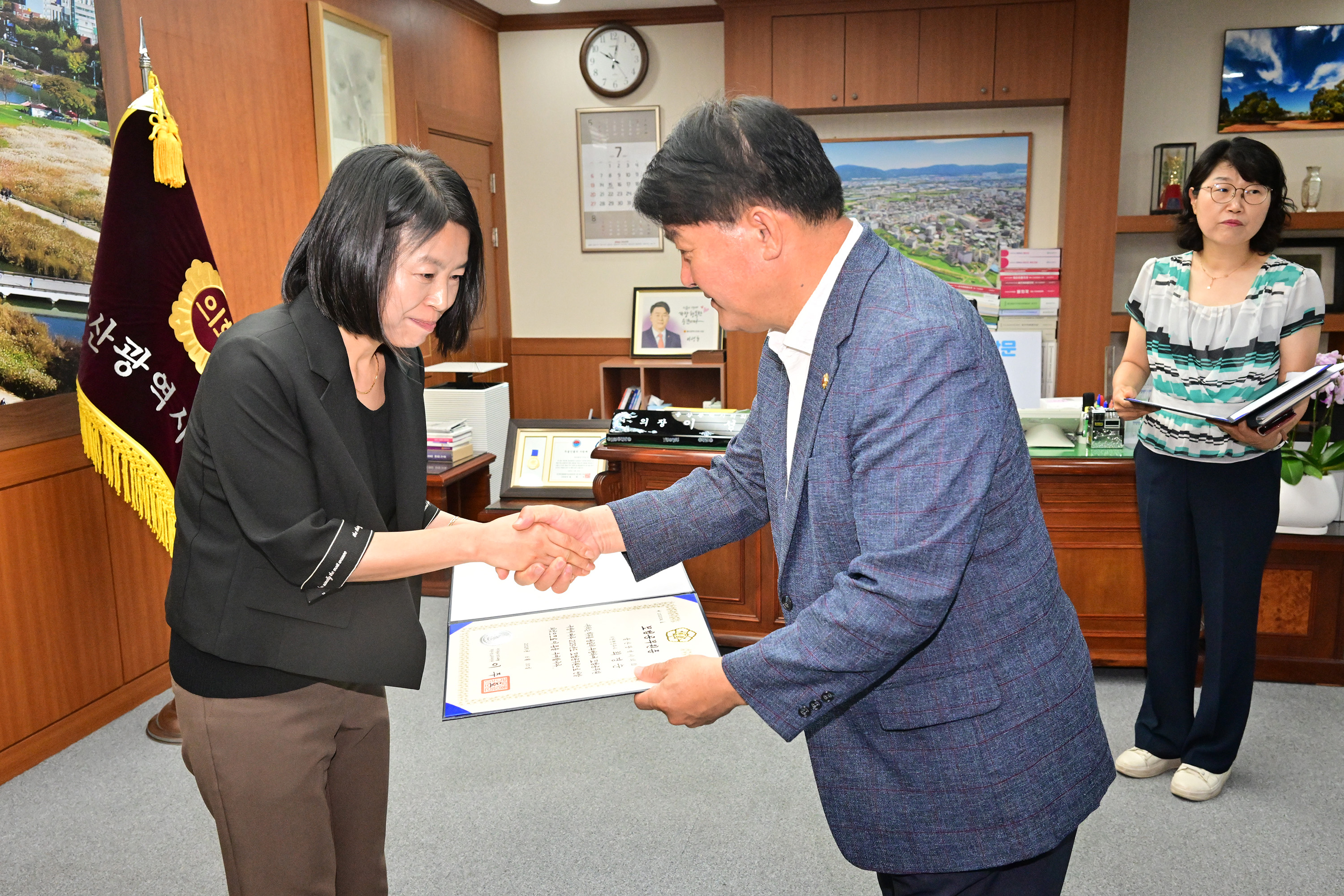이성룡 의장, 2025년 상반기 모범공무원 정부포상 수여 3
