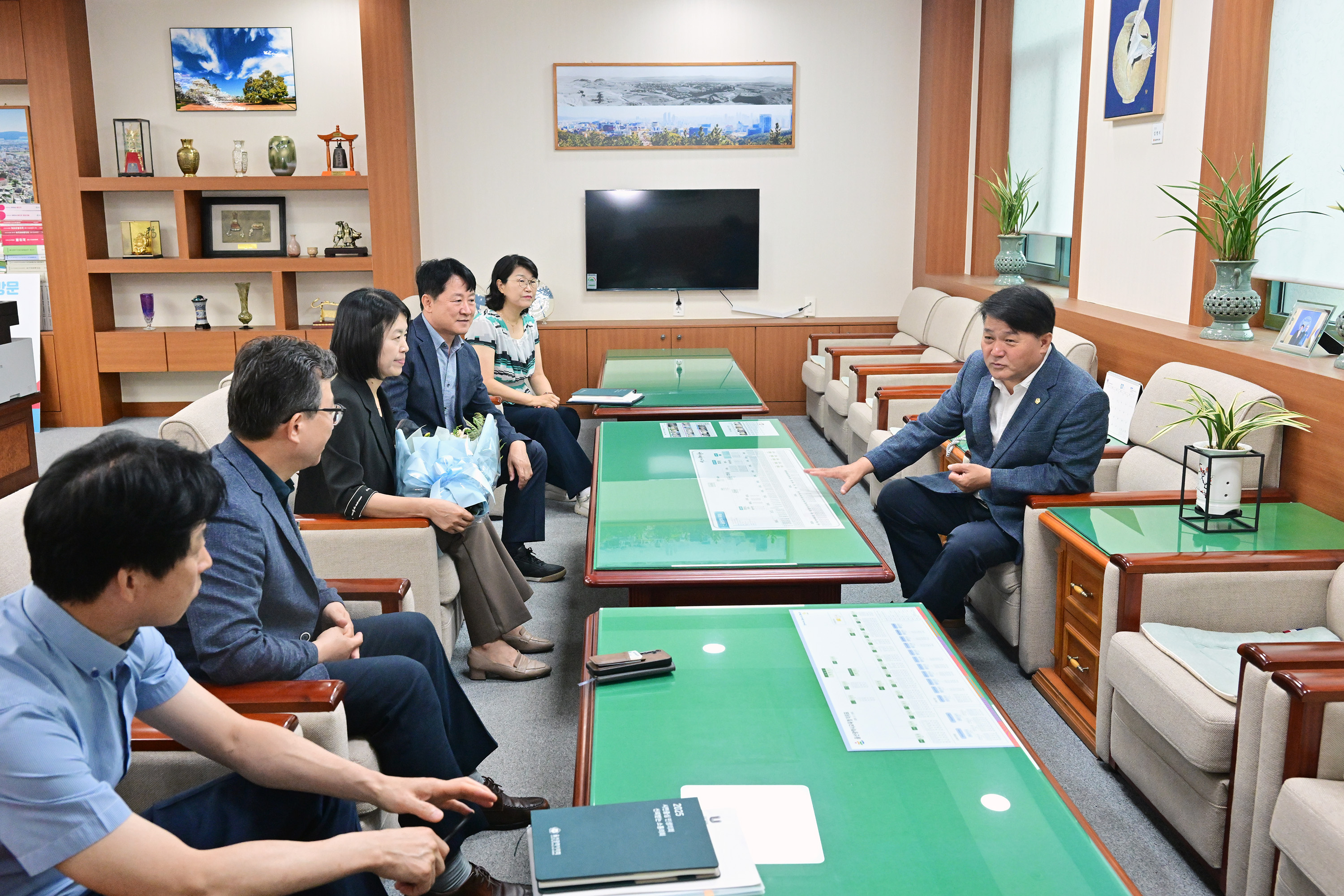 이성룡 의장, 2025년 상반기 모범공무원 정부포상 수여 5