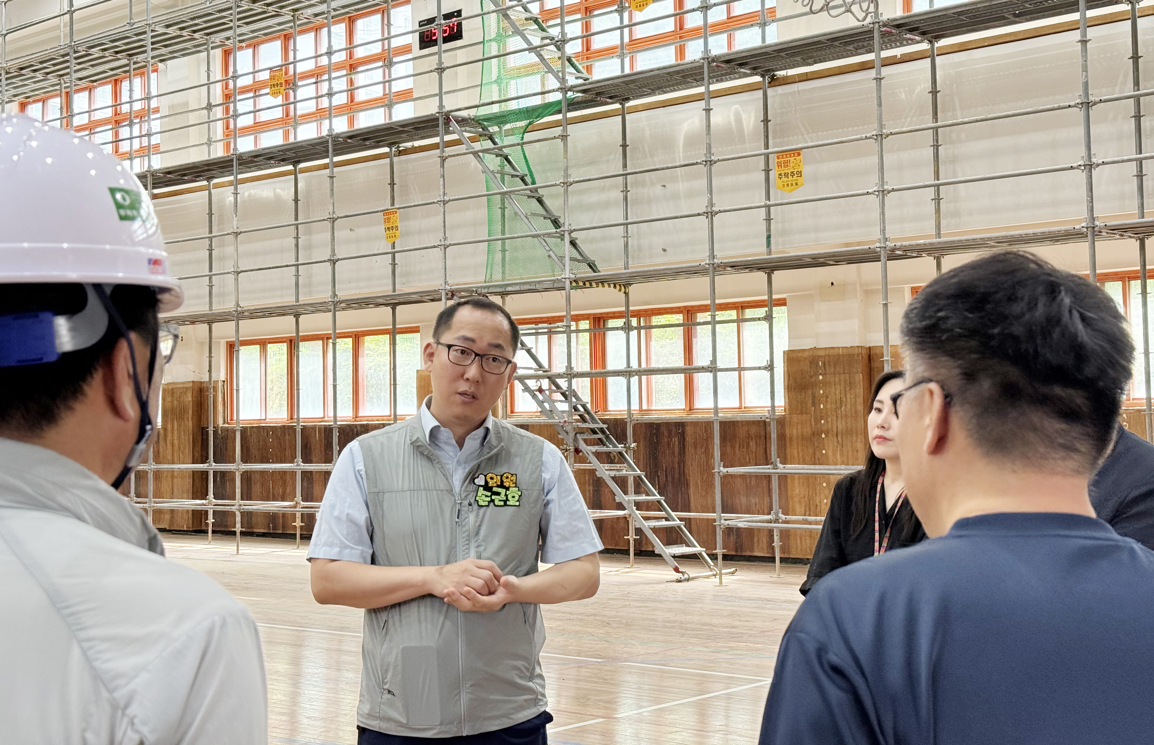 손근호 의원, 송정초 체육관 환경개선 공사 현장 방문1