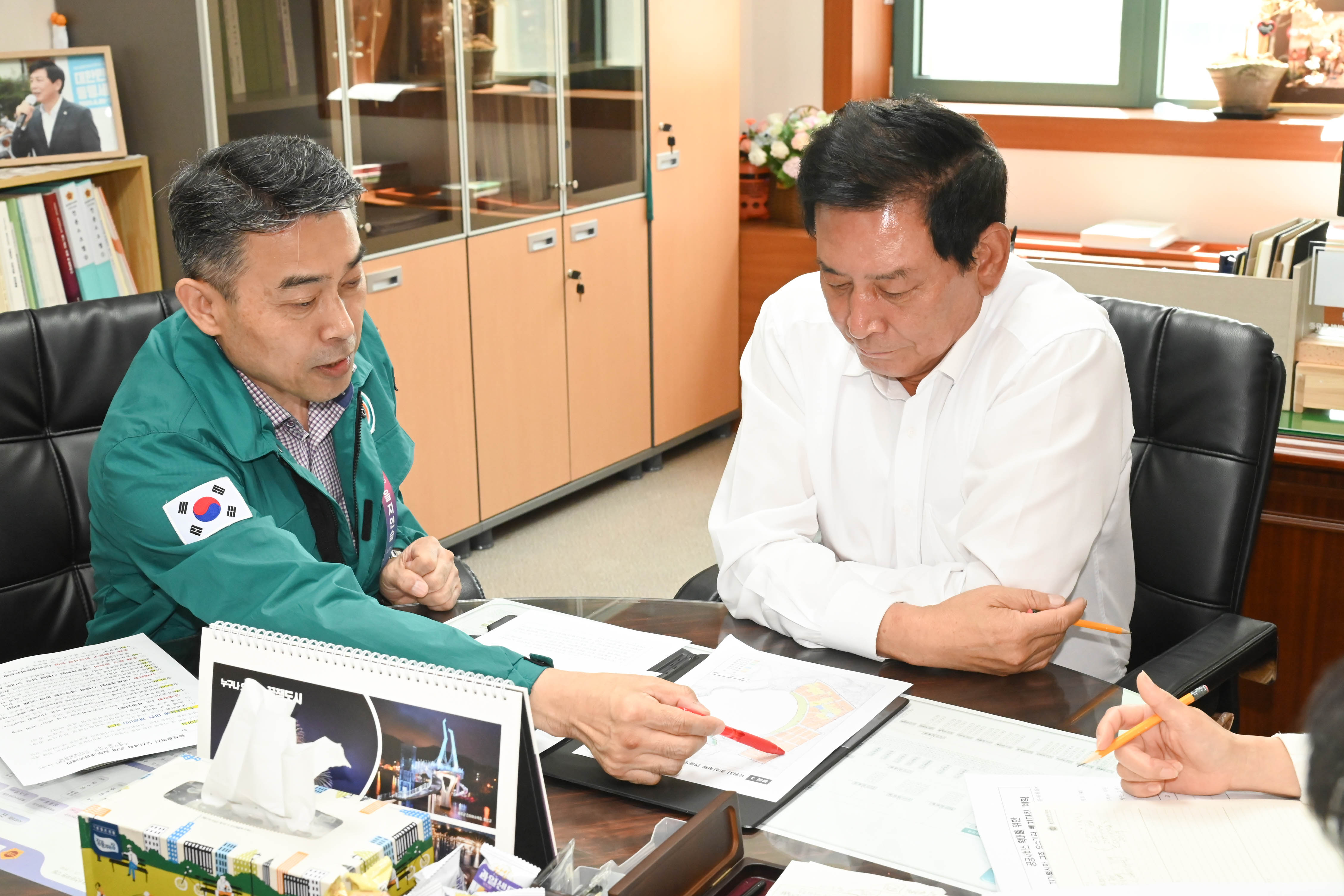 홍유준 문화복지환경위원장, 일산해수욕장 유원지 규제 해제 관련 간담회4