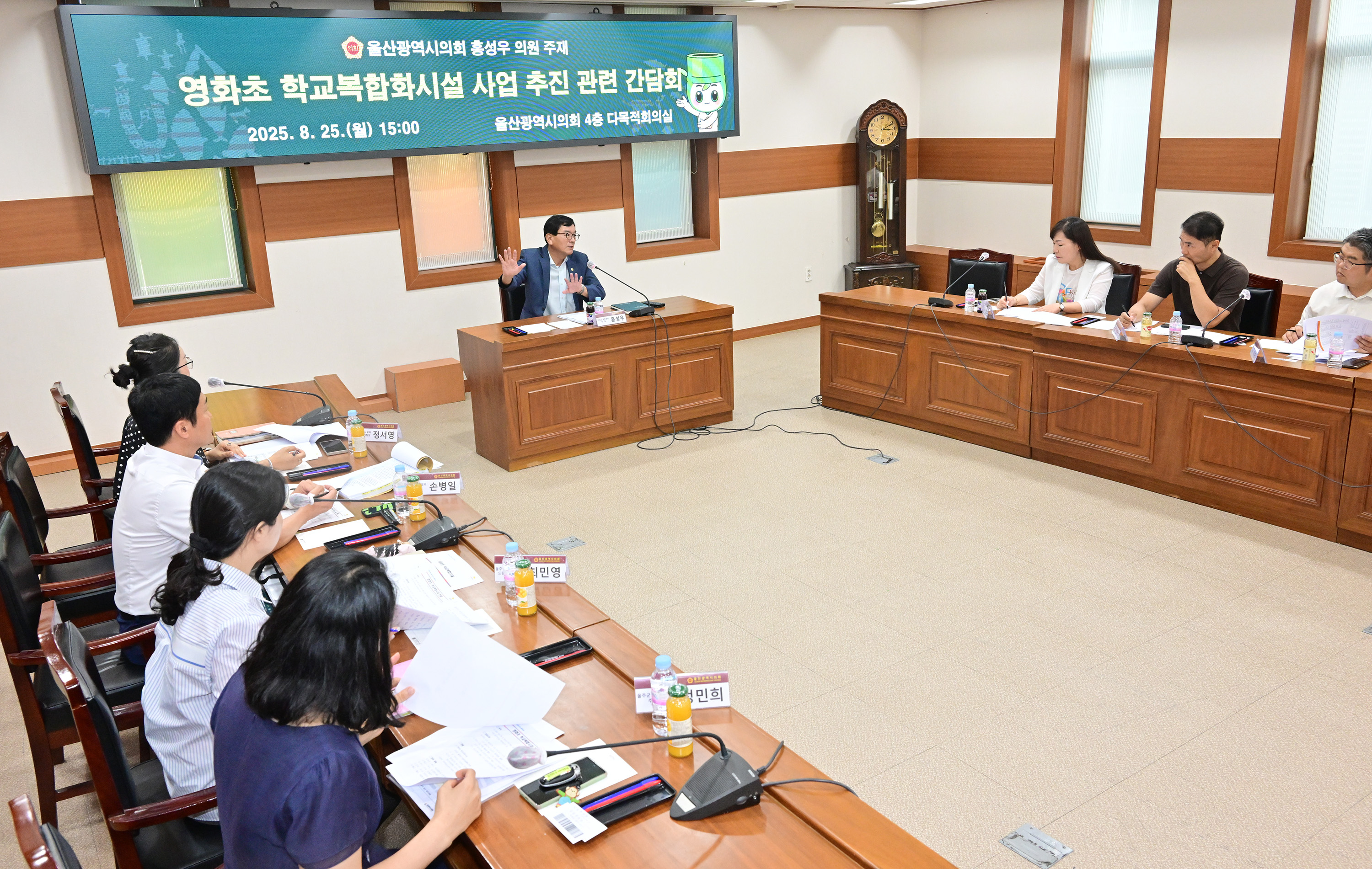 홍성우 의원, 영화초 학교복합시설 추진 관련 간담회 6