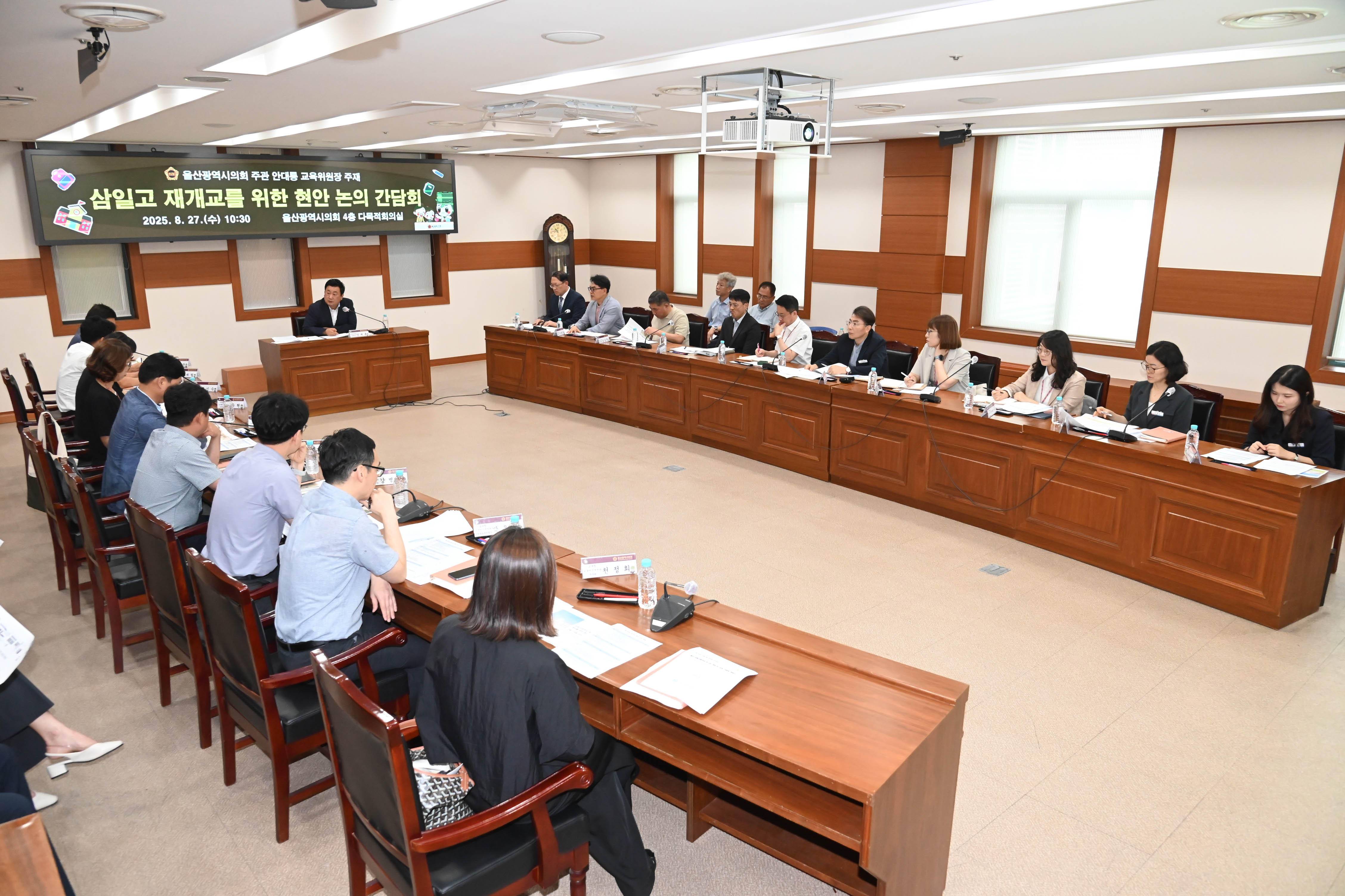 안대룡 교육위원장, 삼일고 재개교를 위한 현안 논의 간담회4