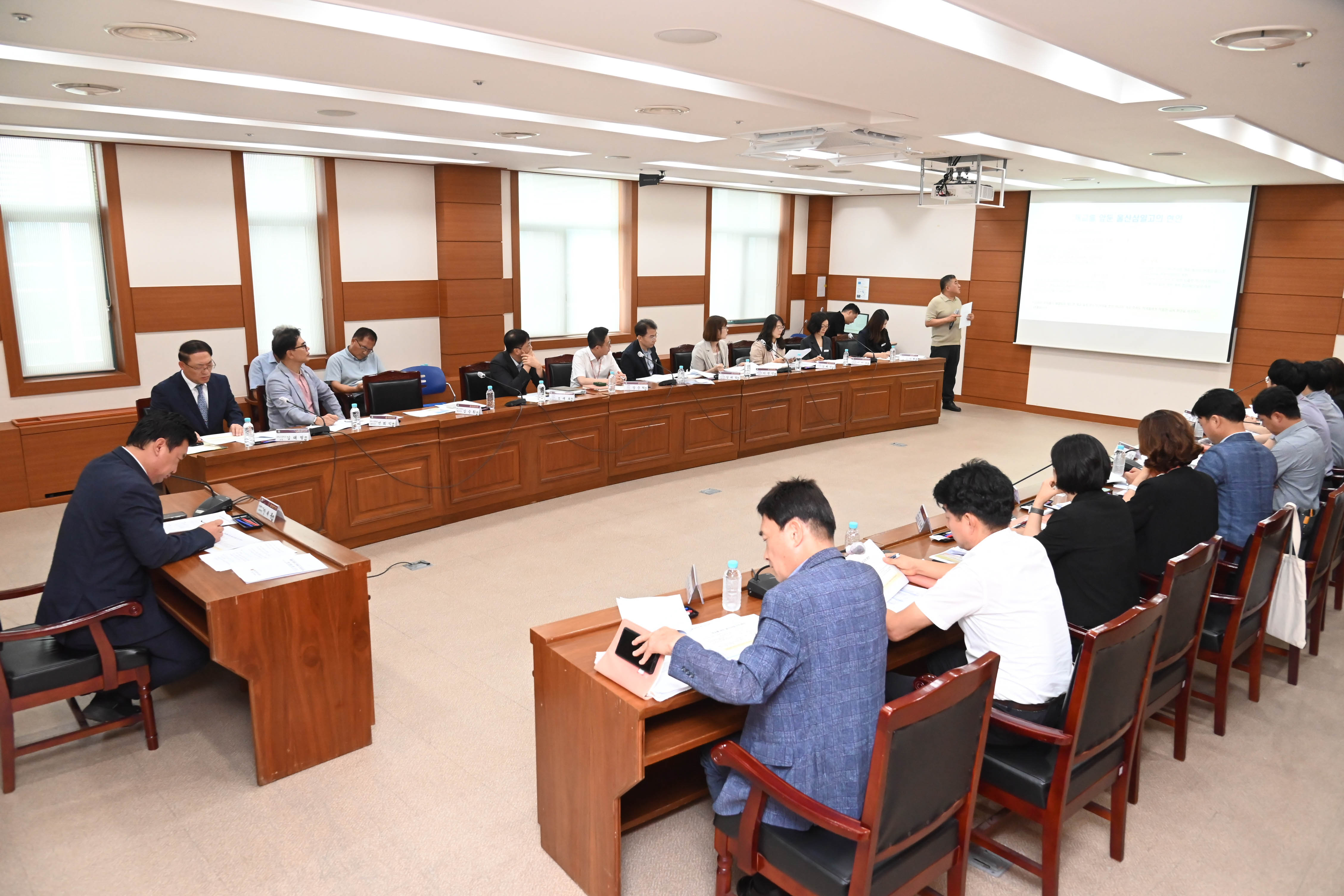 안대룡 교육위원장, 삼일고 재개교를 위한 현안 논의 간담회10