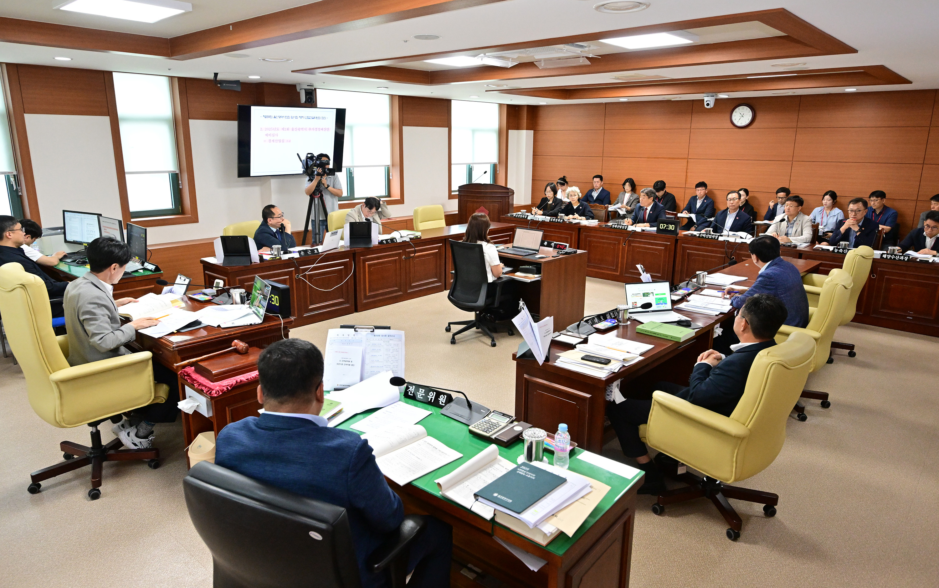 산업건설위원회, 경제산업실 소관 2025년도 제2회 추가경정예산안 등 심사1