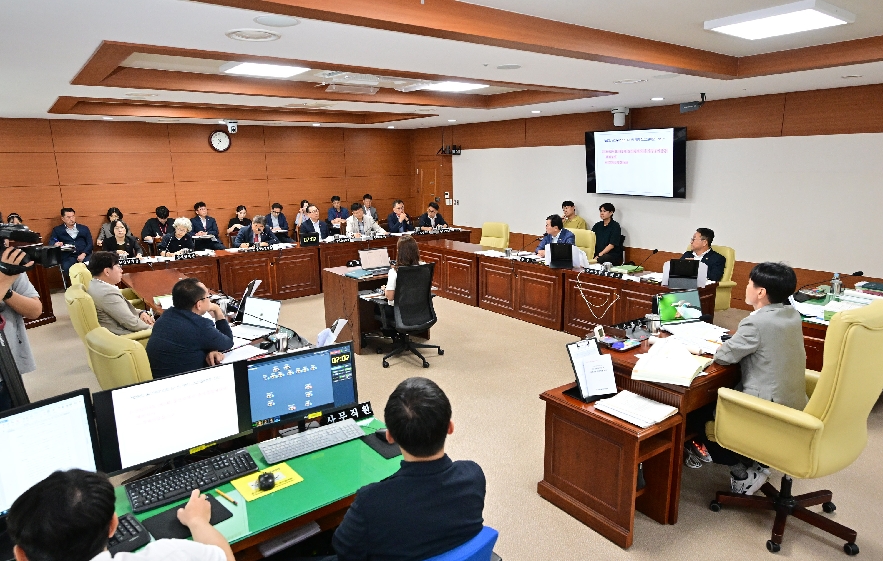 산업건설위원회, 경제산업실 소관 2025년도 제2회 추가경정예산안 등 심사2