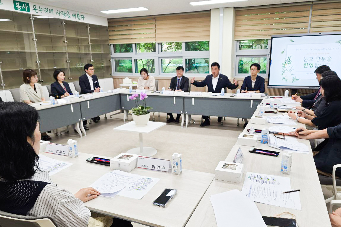안대룡 교육위원장, 교육환경 개선을 위한 호계고 현장방문1