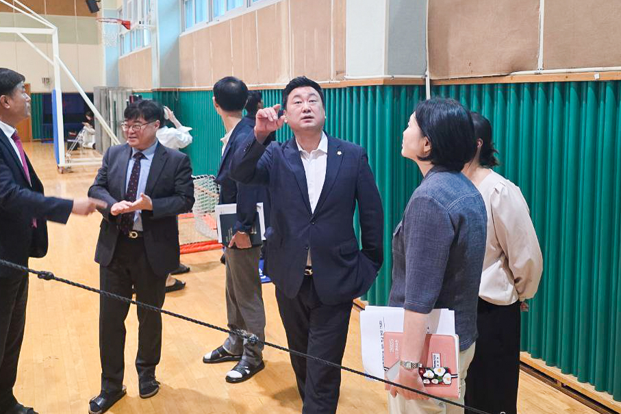 안대룡 교육위원장, 교육환경 개선을 위한 호계고 현장방문2