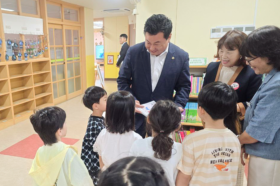 안대룡 교육위원장, 상북유치원 교육환경개선 현장방문2