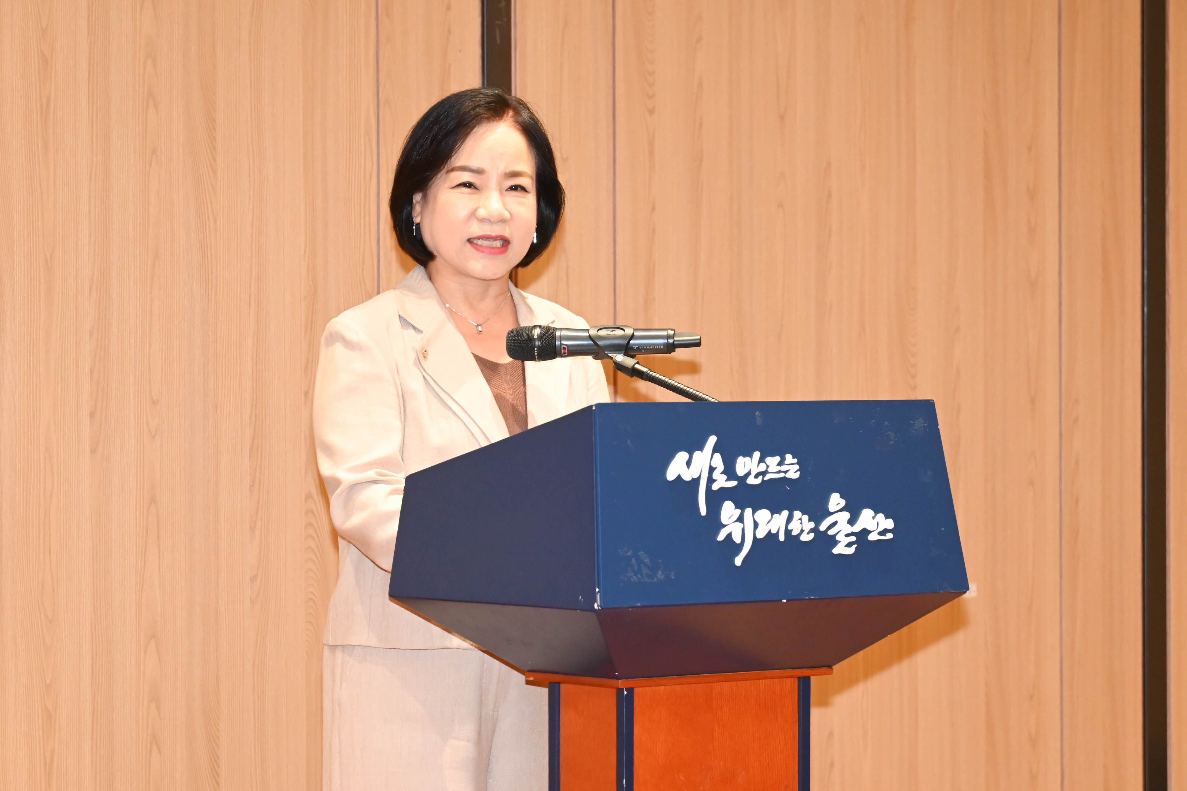 손명희 의원, 돌봄통합지원법 울산 실행 토론회 개최4