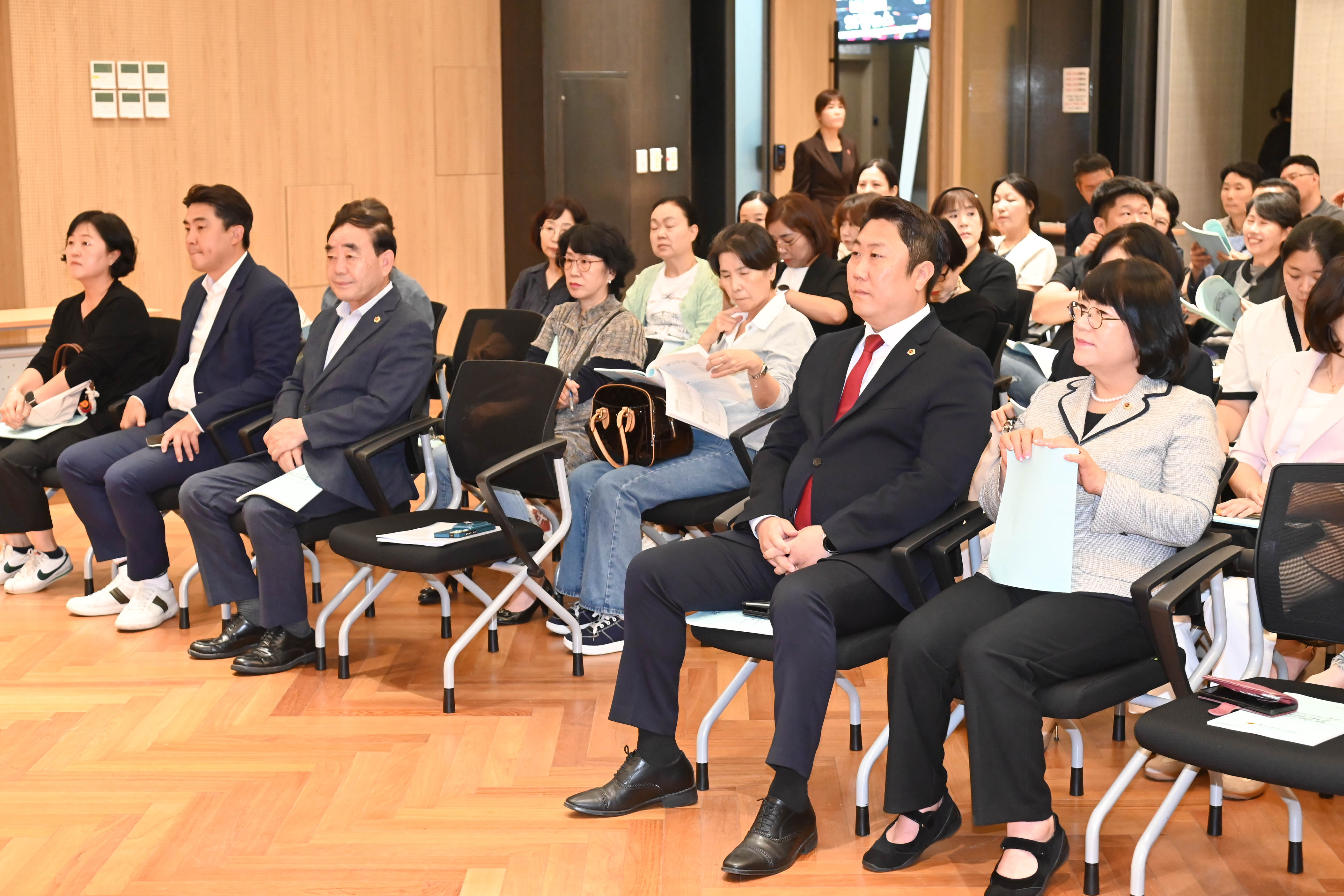 손명희 의원, 돌봄통합지원법 울산 실행 토론회 개최5