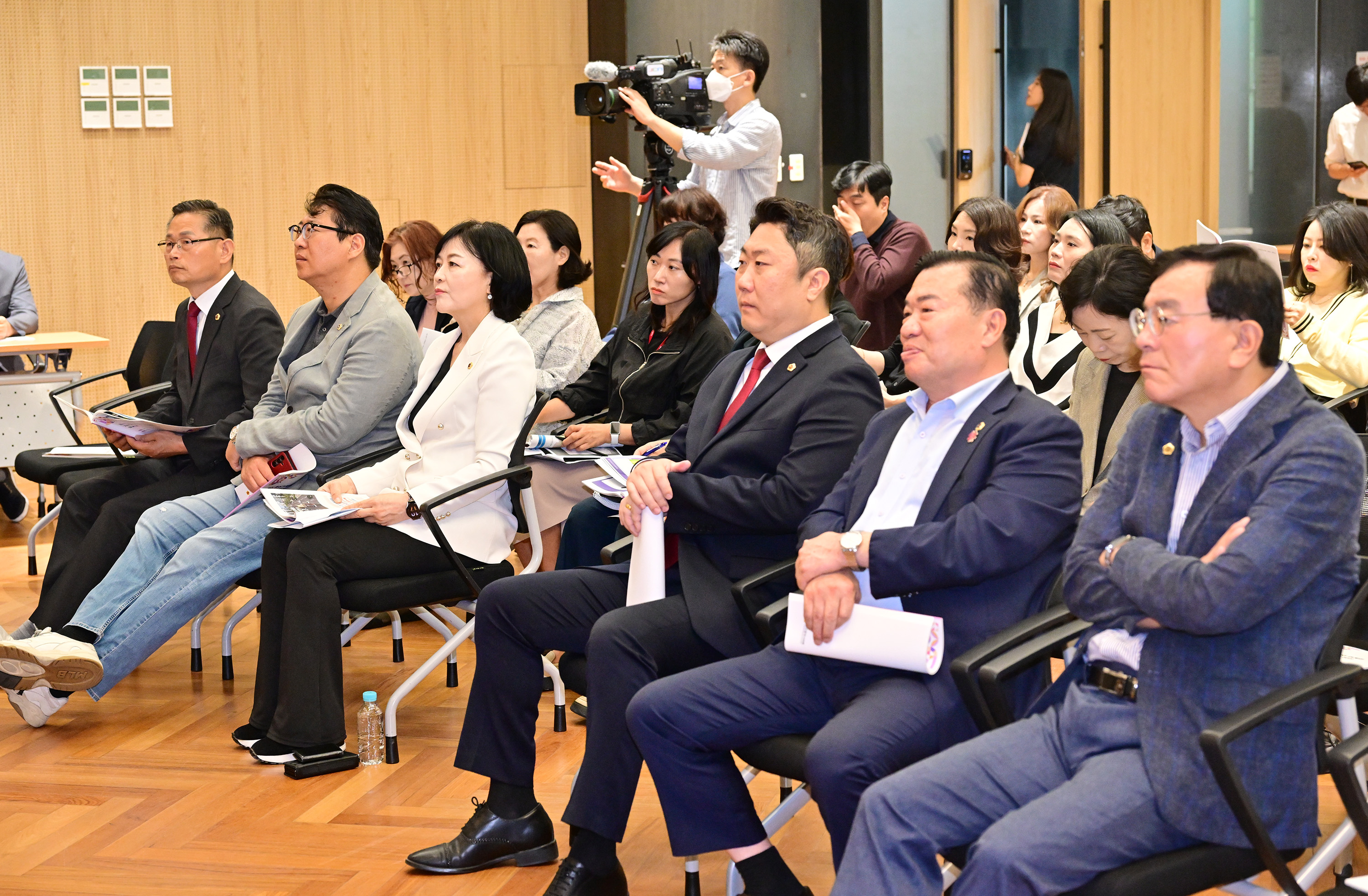 울산지역경제연구회 천미경 회장, 울산 중심가로와 연계한 지역경제 활성화 방안 토론회5