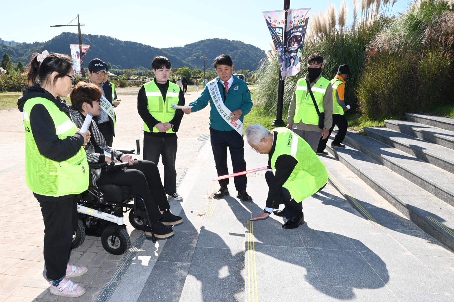 이성룡 의장, 보행약자를 위한 이동편의 안전시설 점검2