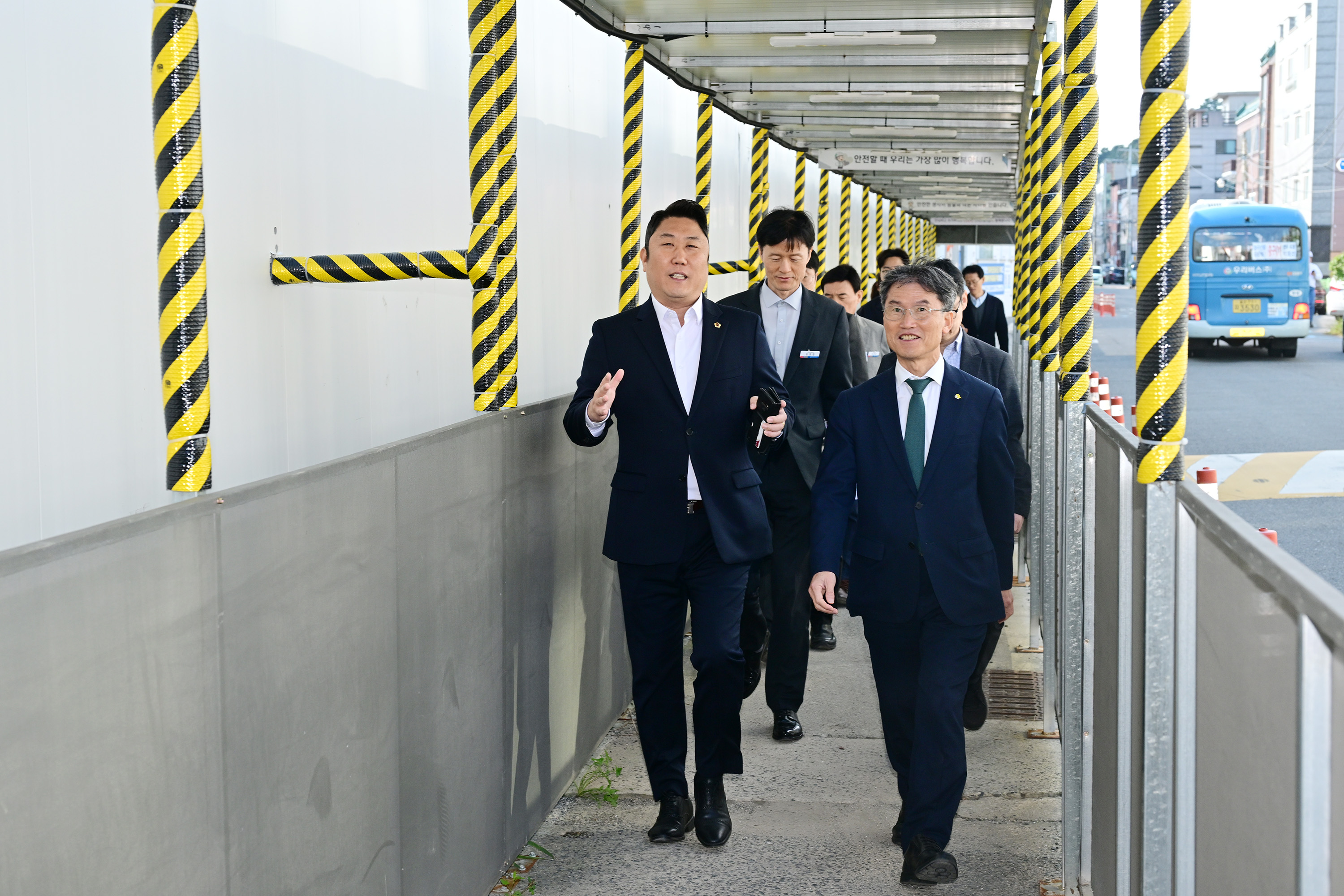 김종섭 부의장, 남외중학교 통학로 도보 점검8