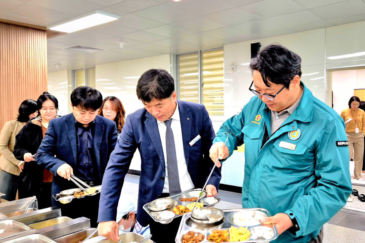 권순용 의원, 학교급식 현장 점검 및 조리 실무사 의견청취’간담회4