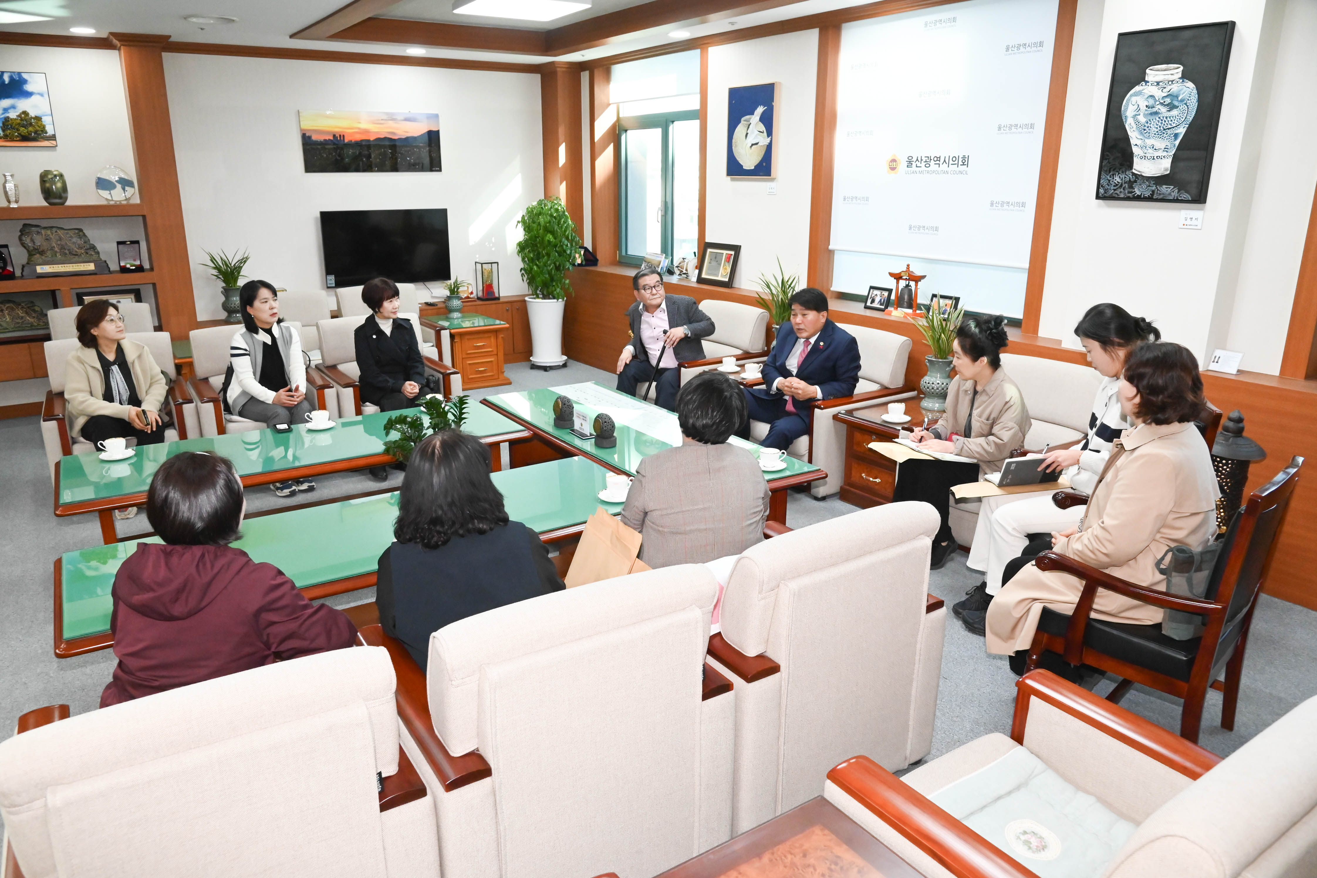 이성룡 의장, 울산광역시터링협회 임원진들과 환담4