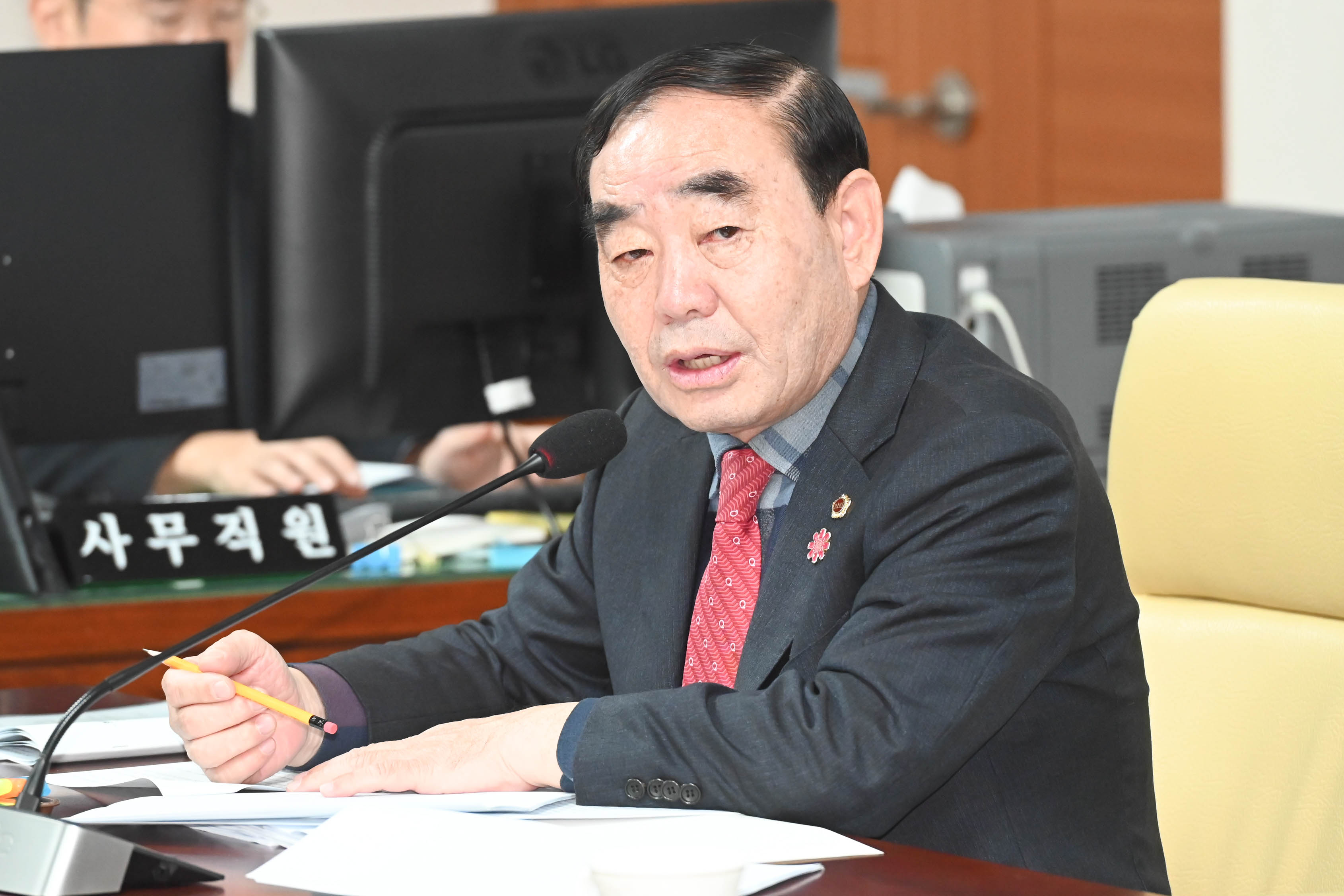 행정자치위원회, 공유재산 관리계획(안), 조례안 등 심사6