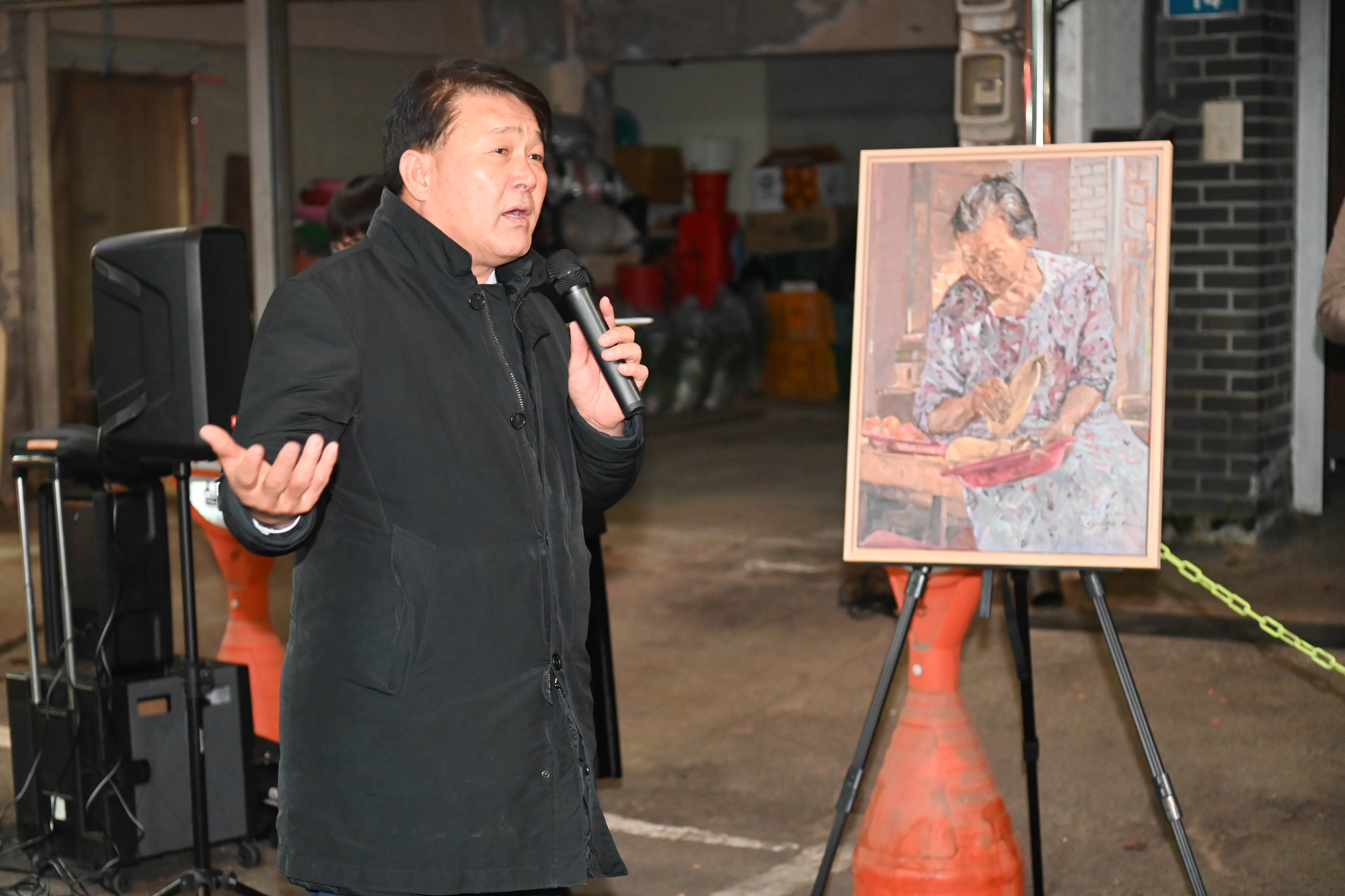 이성룡 의장, 태화시장상인회 태화동 사람들 작품 전달식4