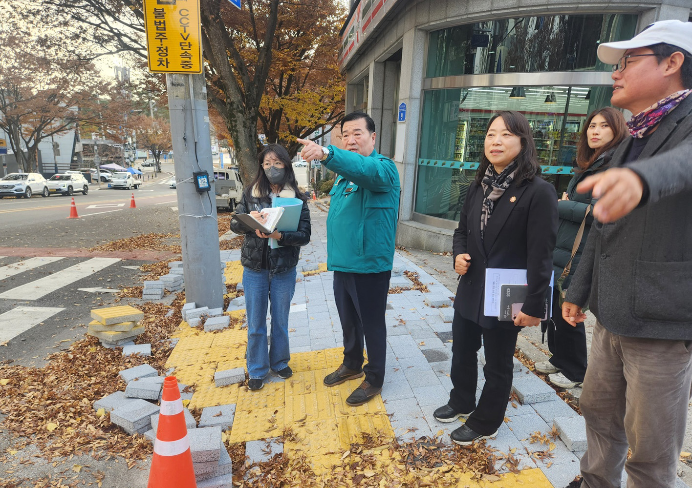 이장걸 행정자치위원장, 울산대공원 정문 인도 정비사업 현장 점검2