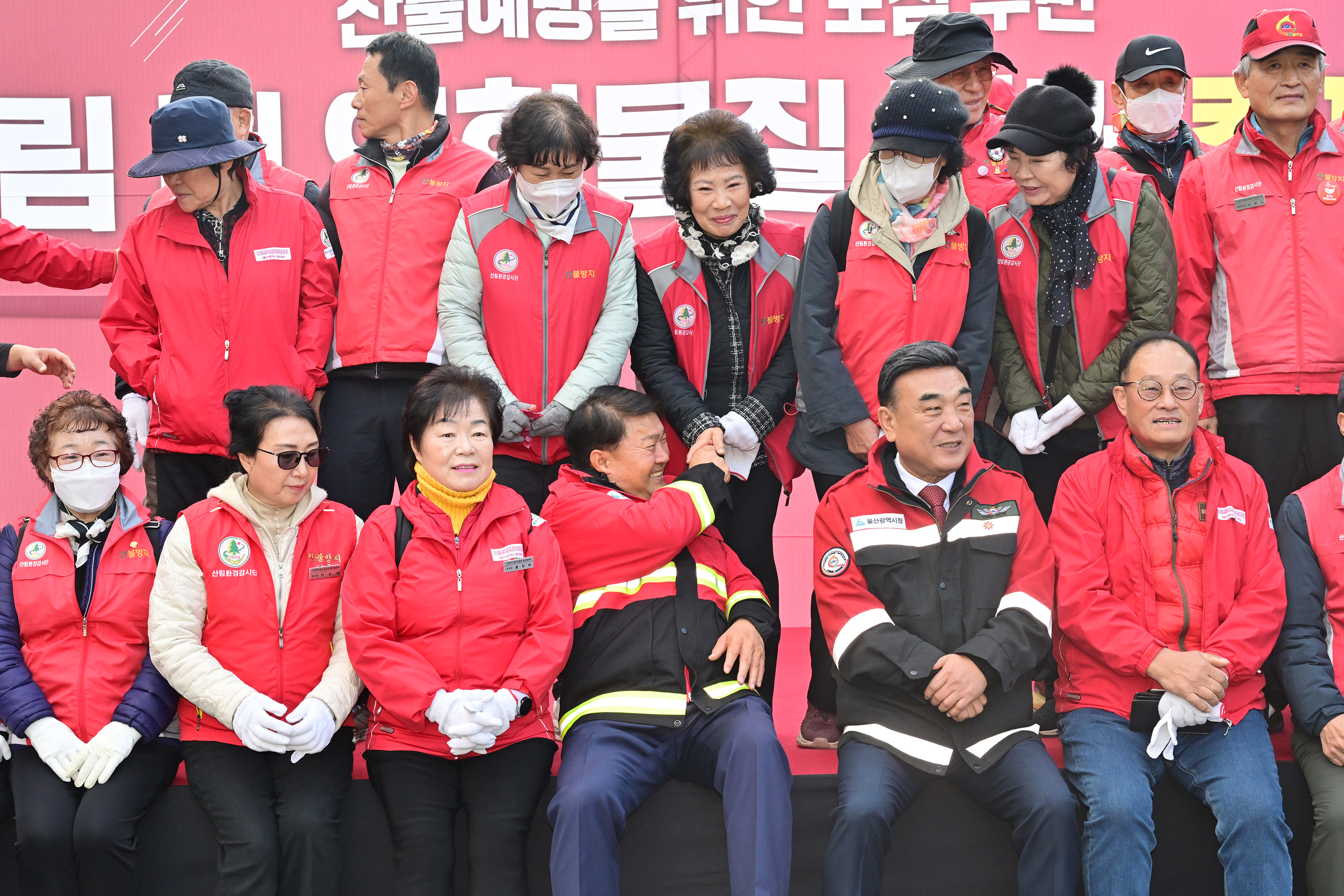 산불예방을 위한 도심 주변 산림 내 인화물질 제거 캠페인 23