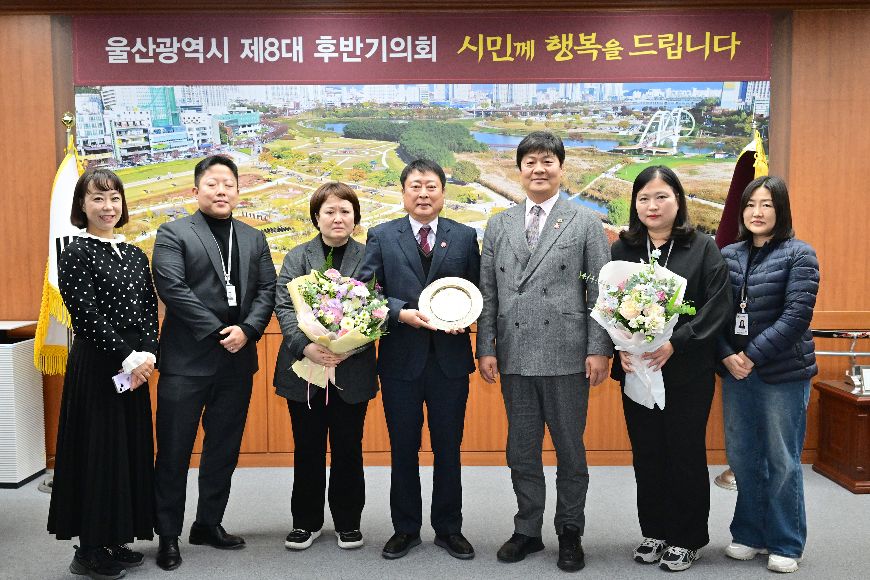 이성룡 의장, 명예퇴직자 공로패·기념패 수여14