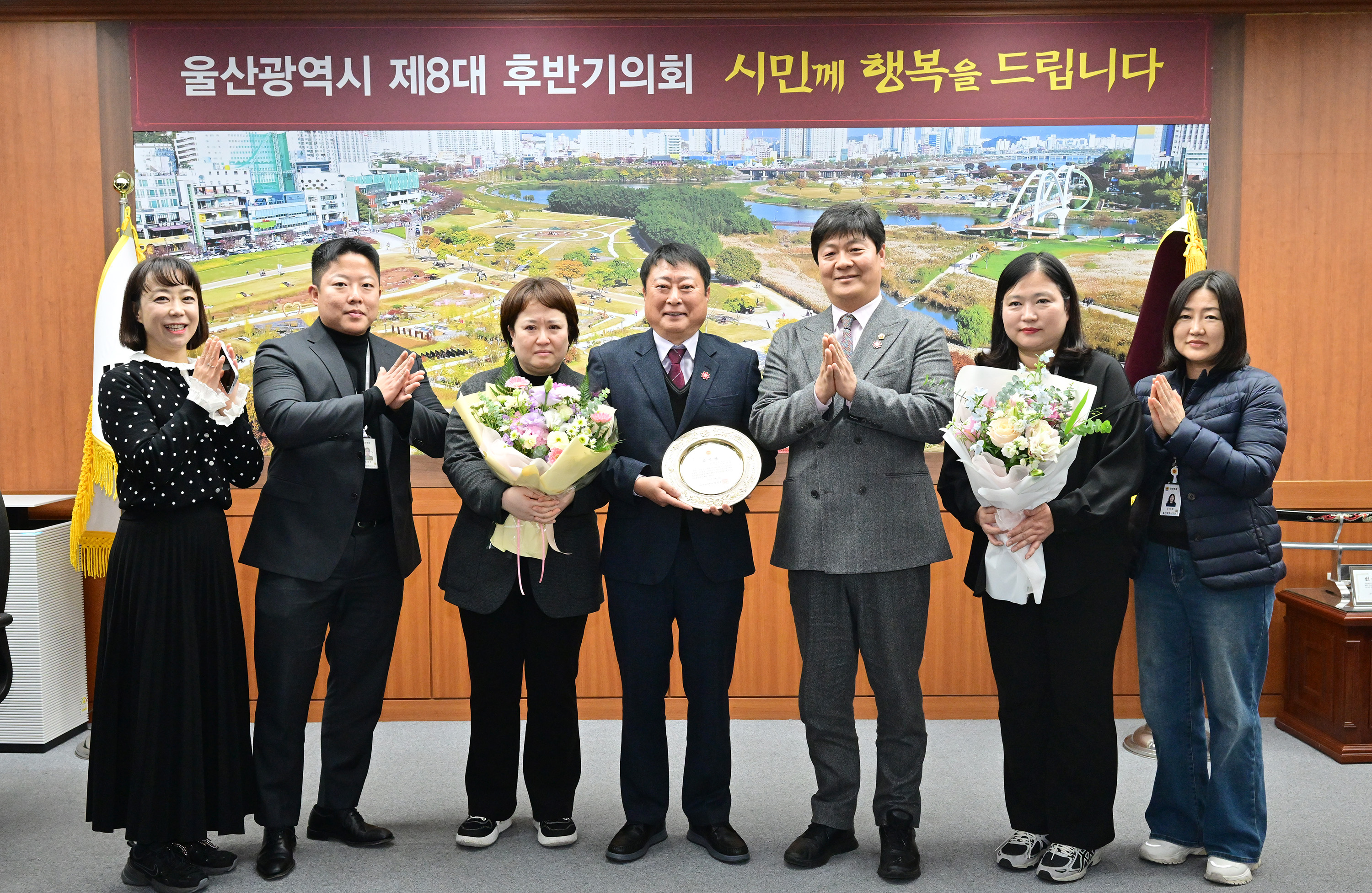 이성룡 의장, 명예퇴직자 공로패·기념패 수여15