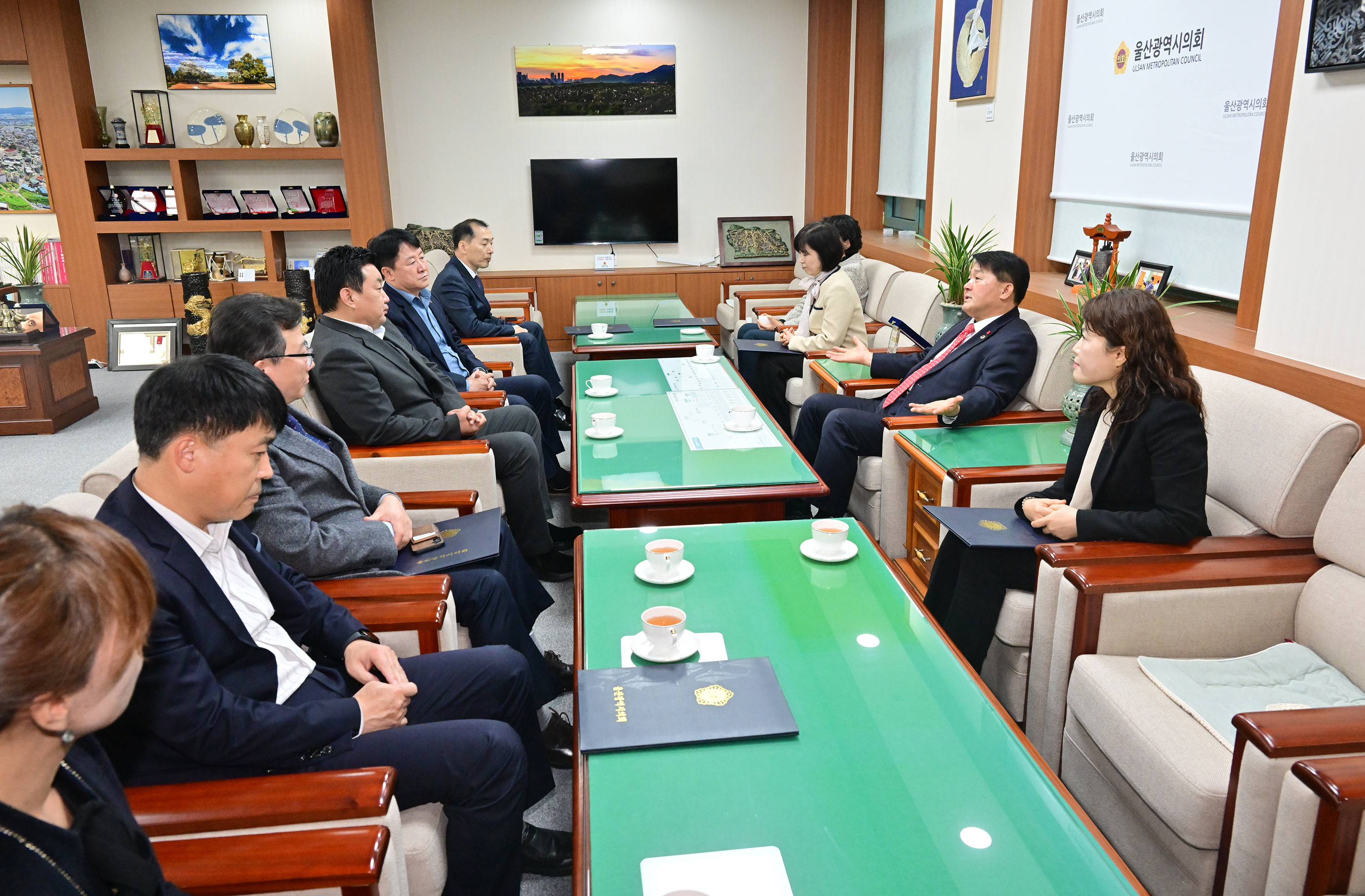 울산광역시의회 2026년 상반기 정기인사 5급 이상 인사발령 임용장 수여11