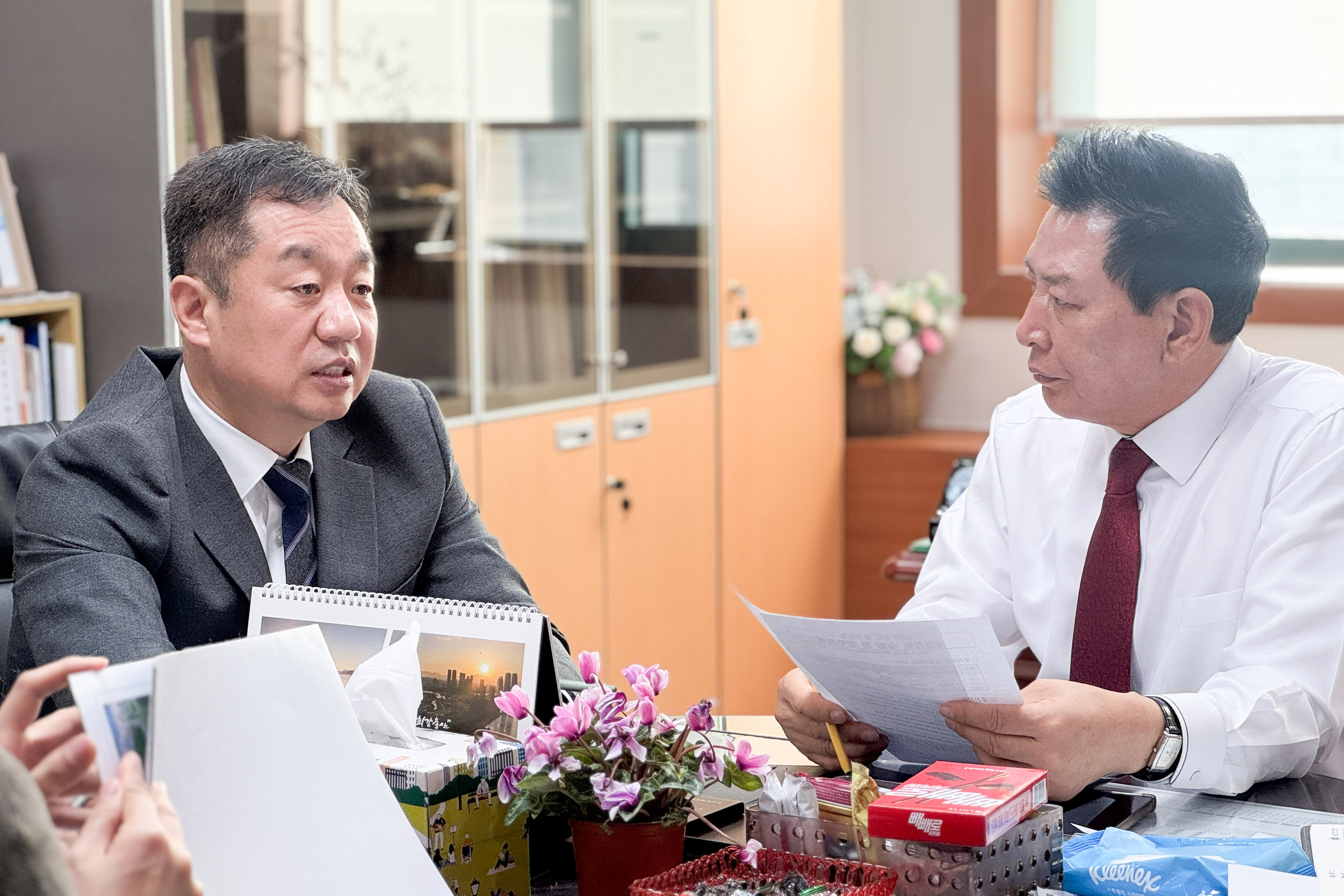 홍유준 문화복지환경위원장, 울산경제자유구역청 주요 현안 청취2