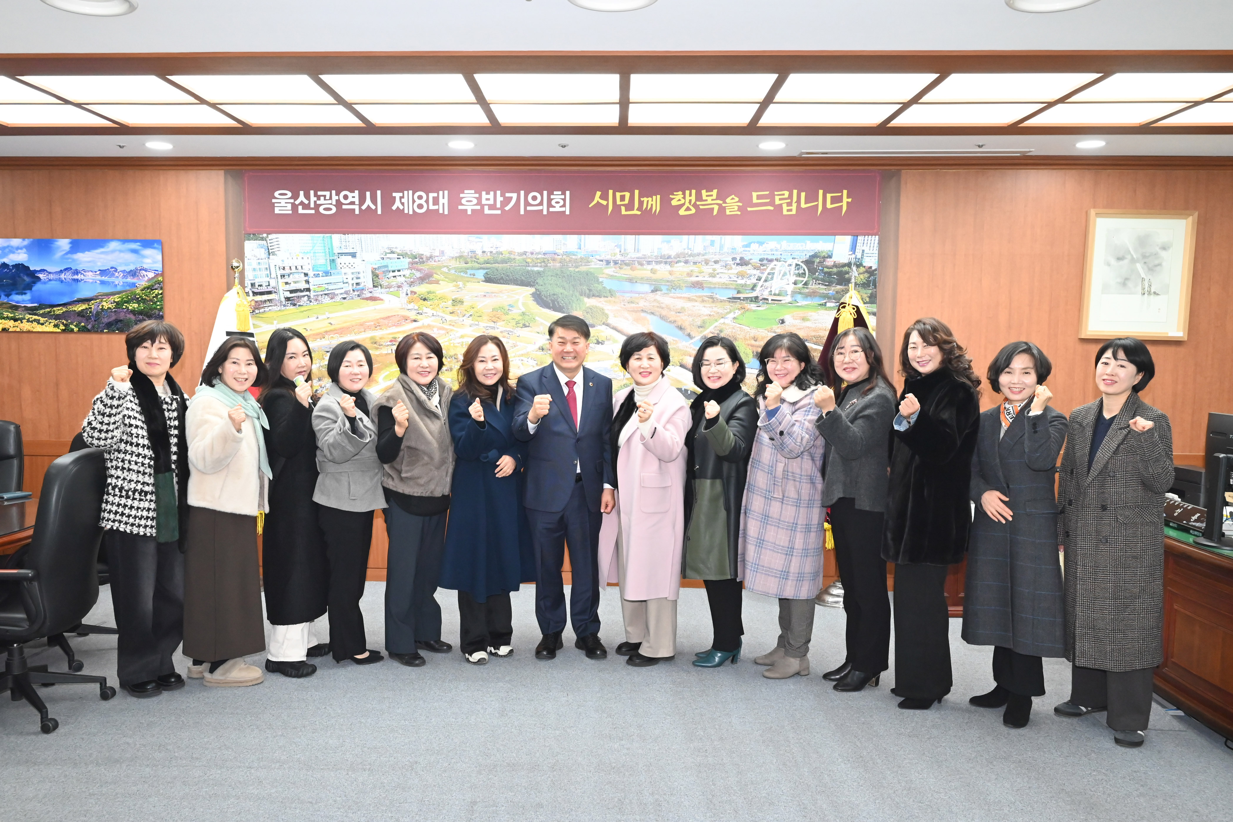 이성룡 의장, (사)의회를 사랑하는 사람들 임원진들과 환담3