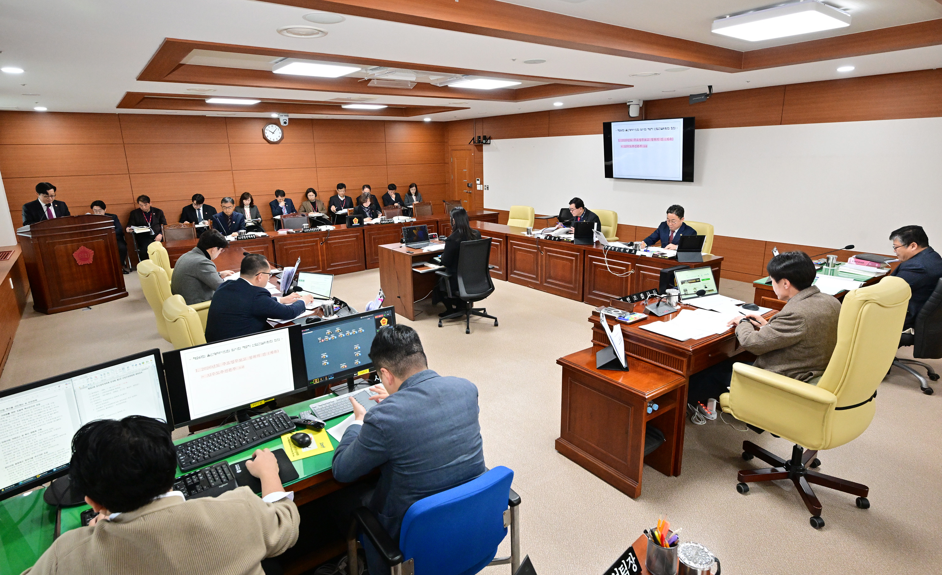 산업건설위원회, AI수도추진본부 소관 2026년도 주요업무보고 청취2