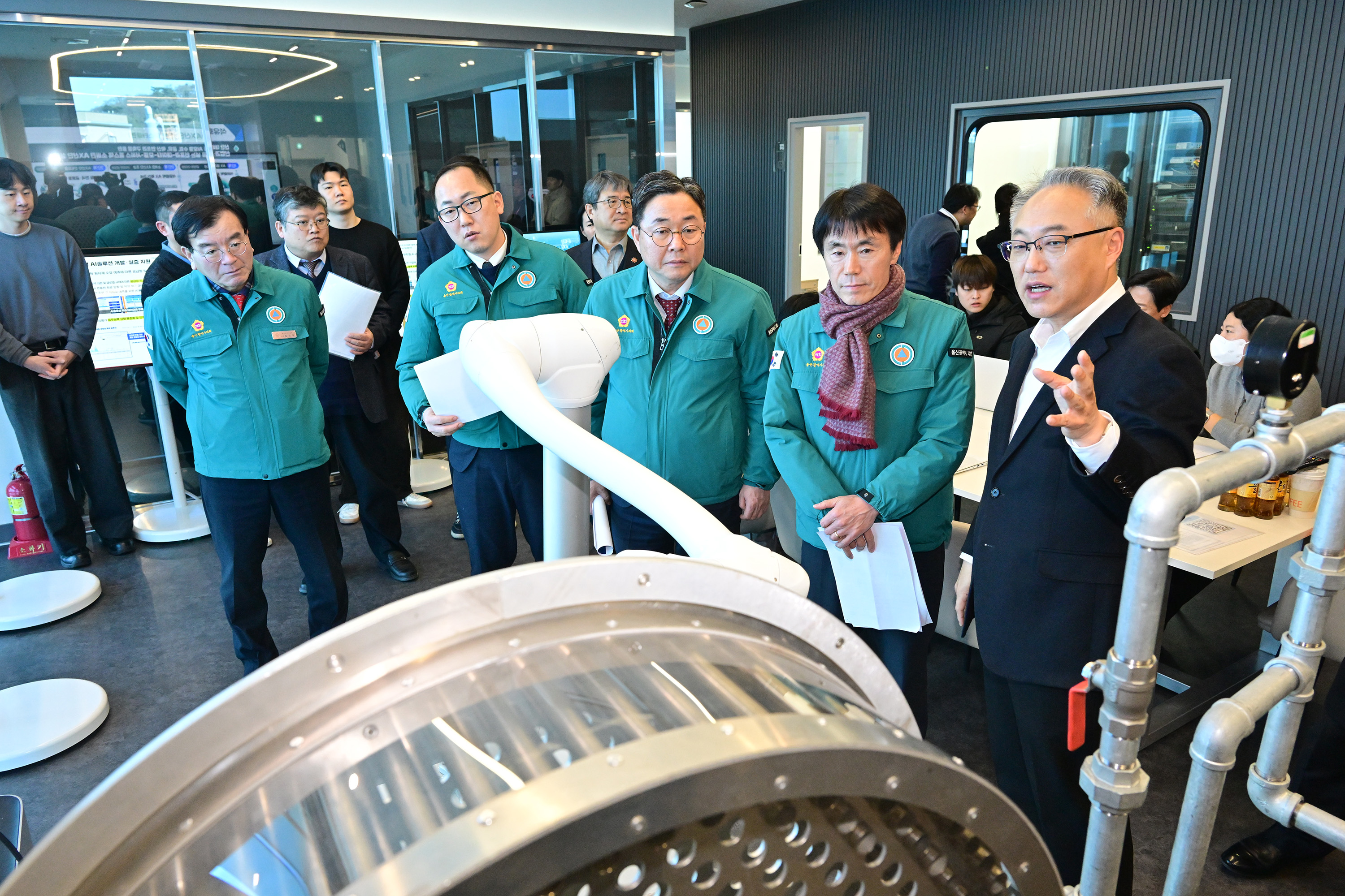 산업건설위원회, AI 관련 시설 방문2