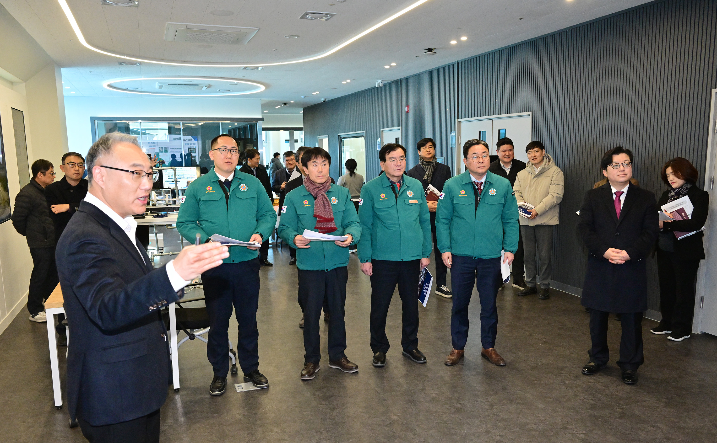 산업건설위원회, AI 관련 시설 방문4