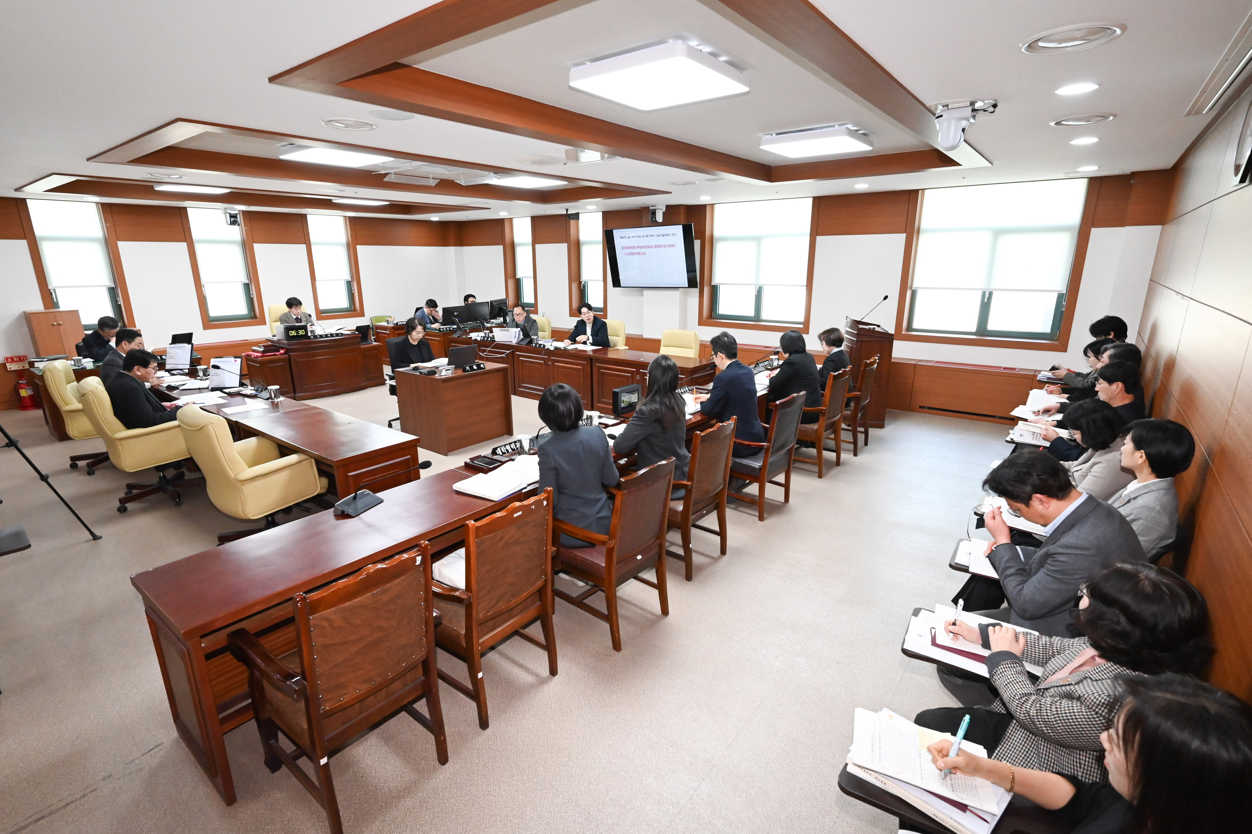 산업건설위원회, 기업투자국 소관 2026년도 주요업무보고 청취3