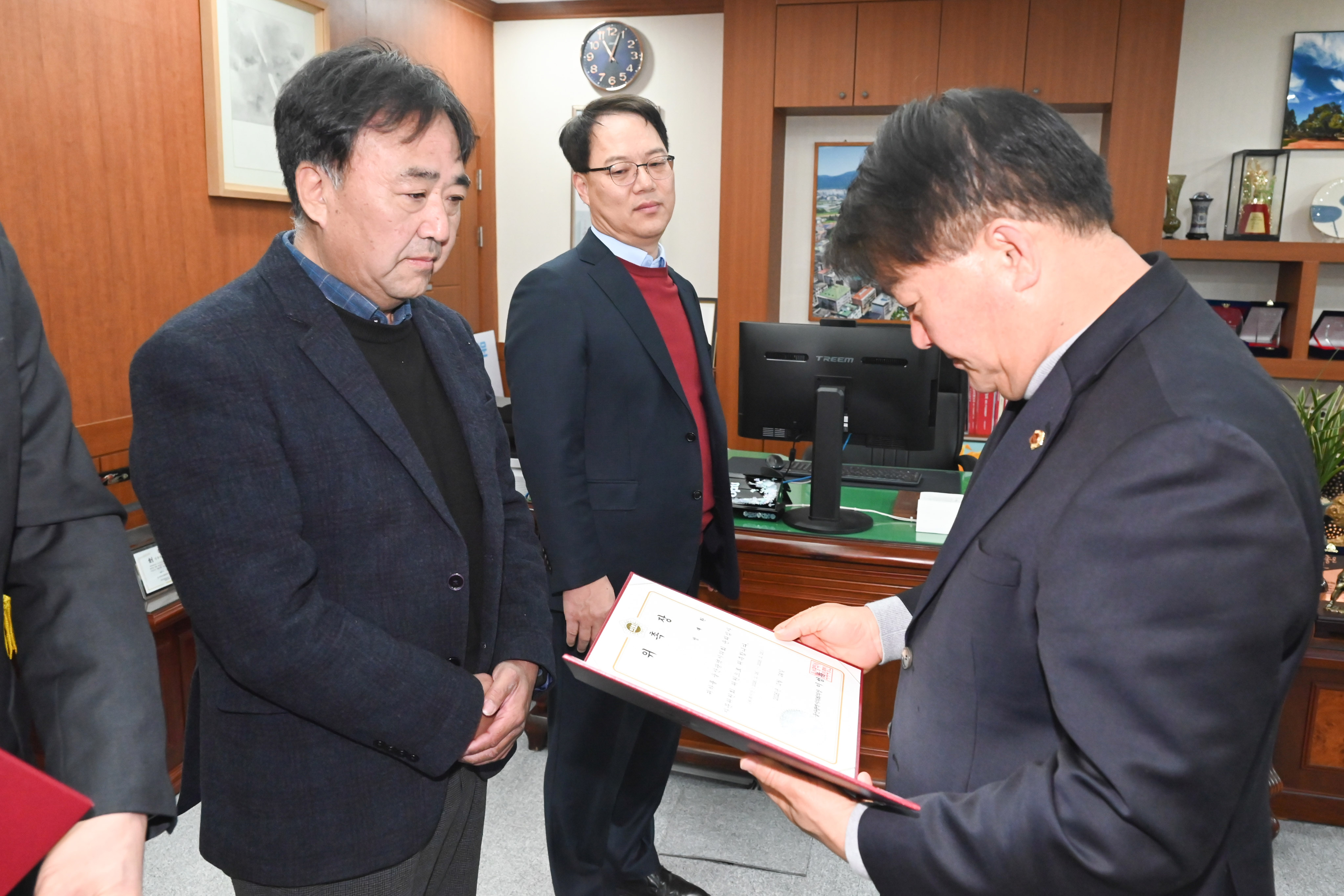 이성룡 의장, 윤리심사자문위원회 위원 위촉장 수여6