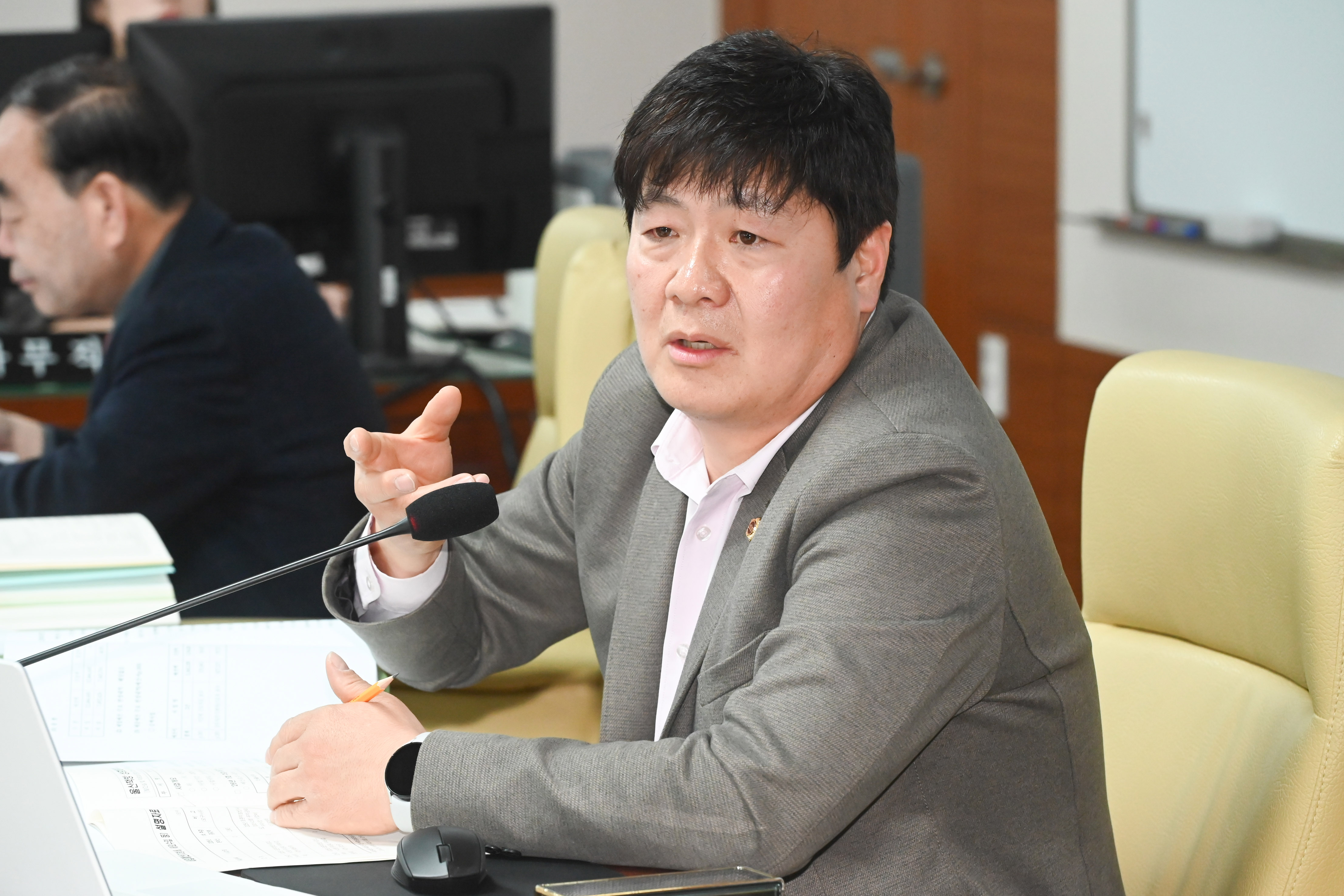 행정자치위원회, 행정국·자치경찰위원회 소관 2026년도 제1회 울산광역시 추가경정예산안 예비심사6