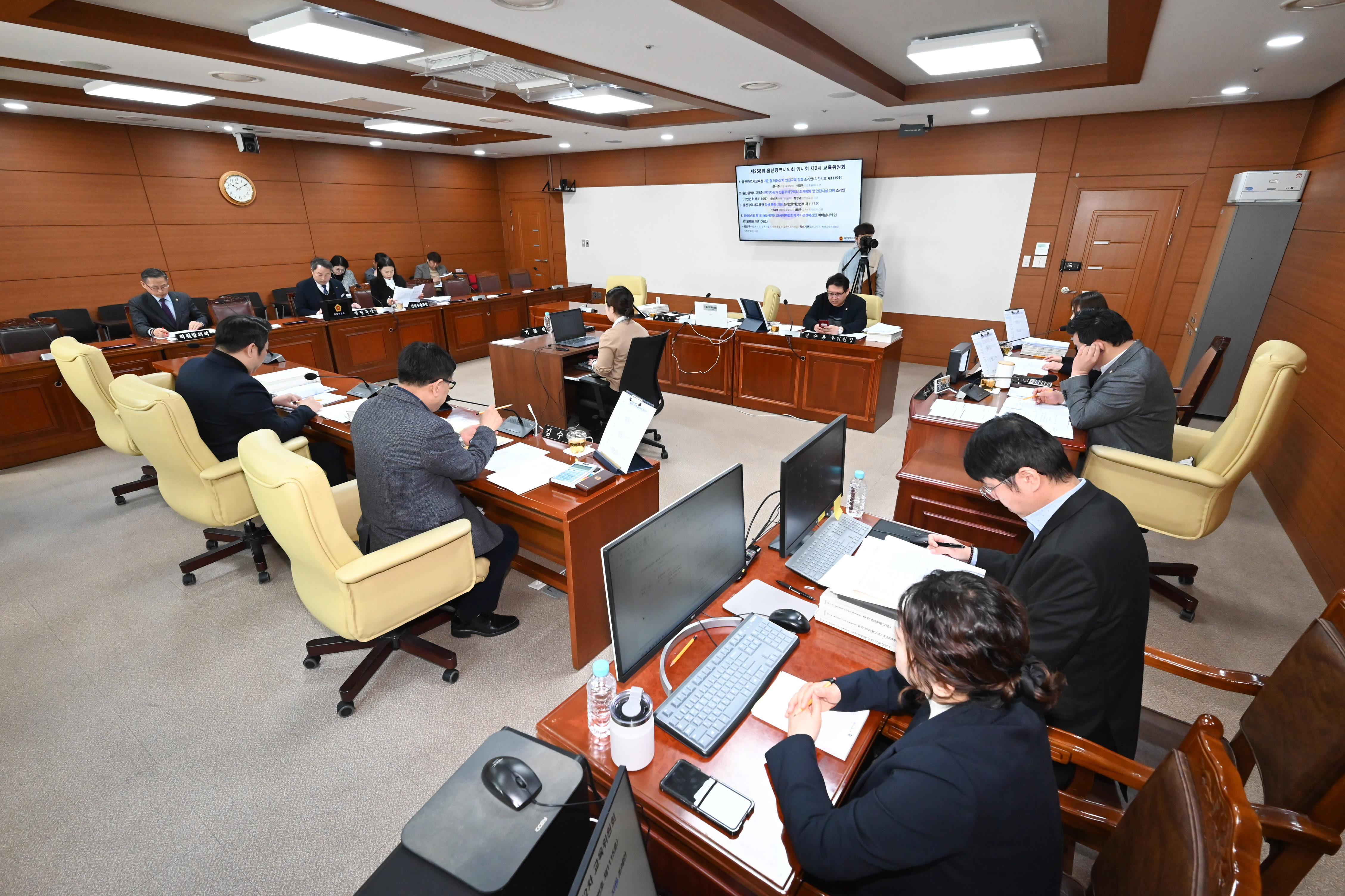 교육위원회, 행정국·직속기관 소관 2026년도 제1회 울산광역시교육비특별회계 추가경정예산안 예비심사2