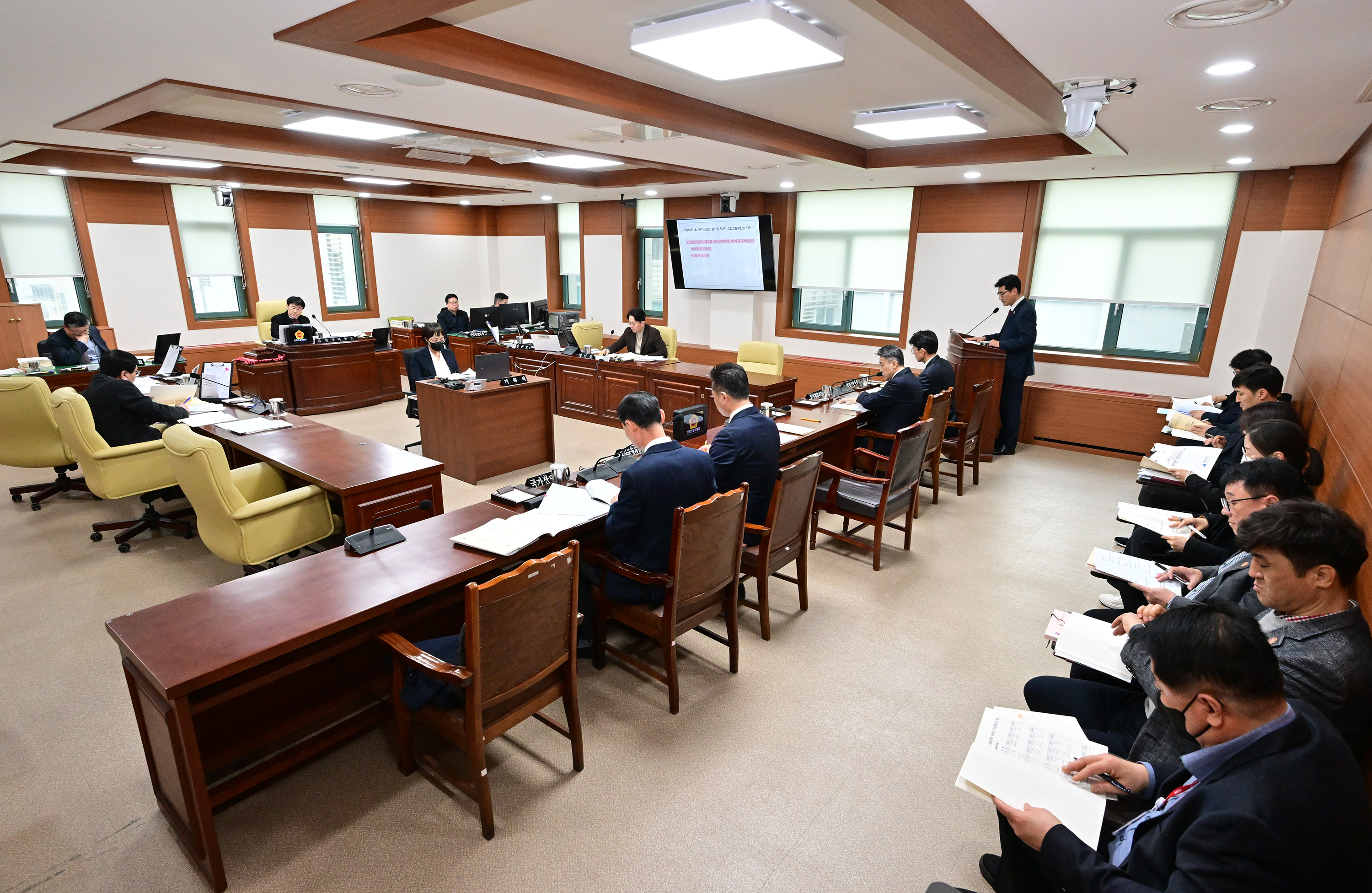 산업건설위원회, 기업투자국·도시국 소관 2026년도 제1회 추가경정예산안 및 조례안 심사3