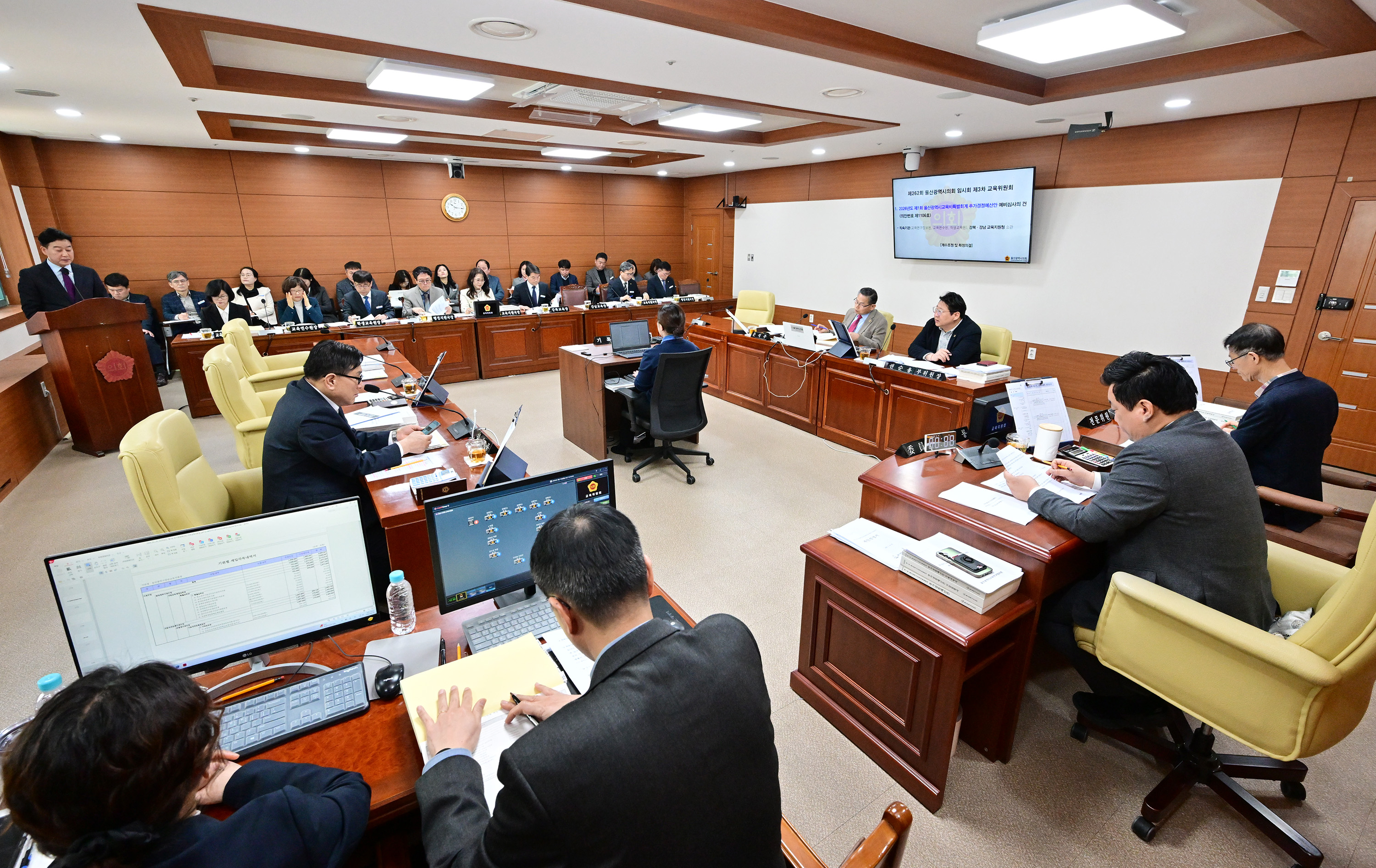 교육위원회, 직속기관·강북·강남교육지원청 소관 2026년도 제1회 추경예산안 심사2