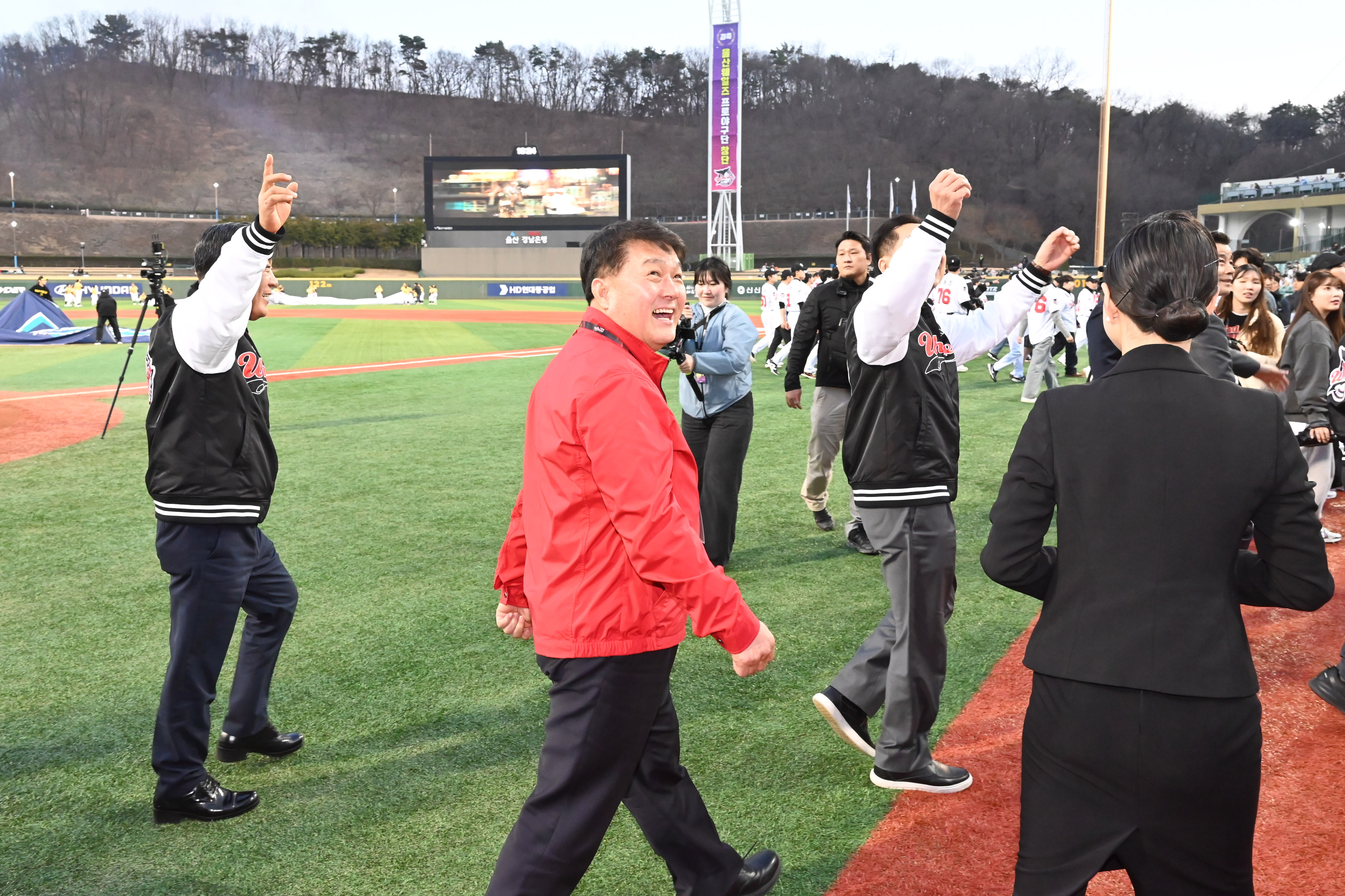 이성룡 의장, 울산웨일즈 홈경기 개막식7