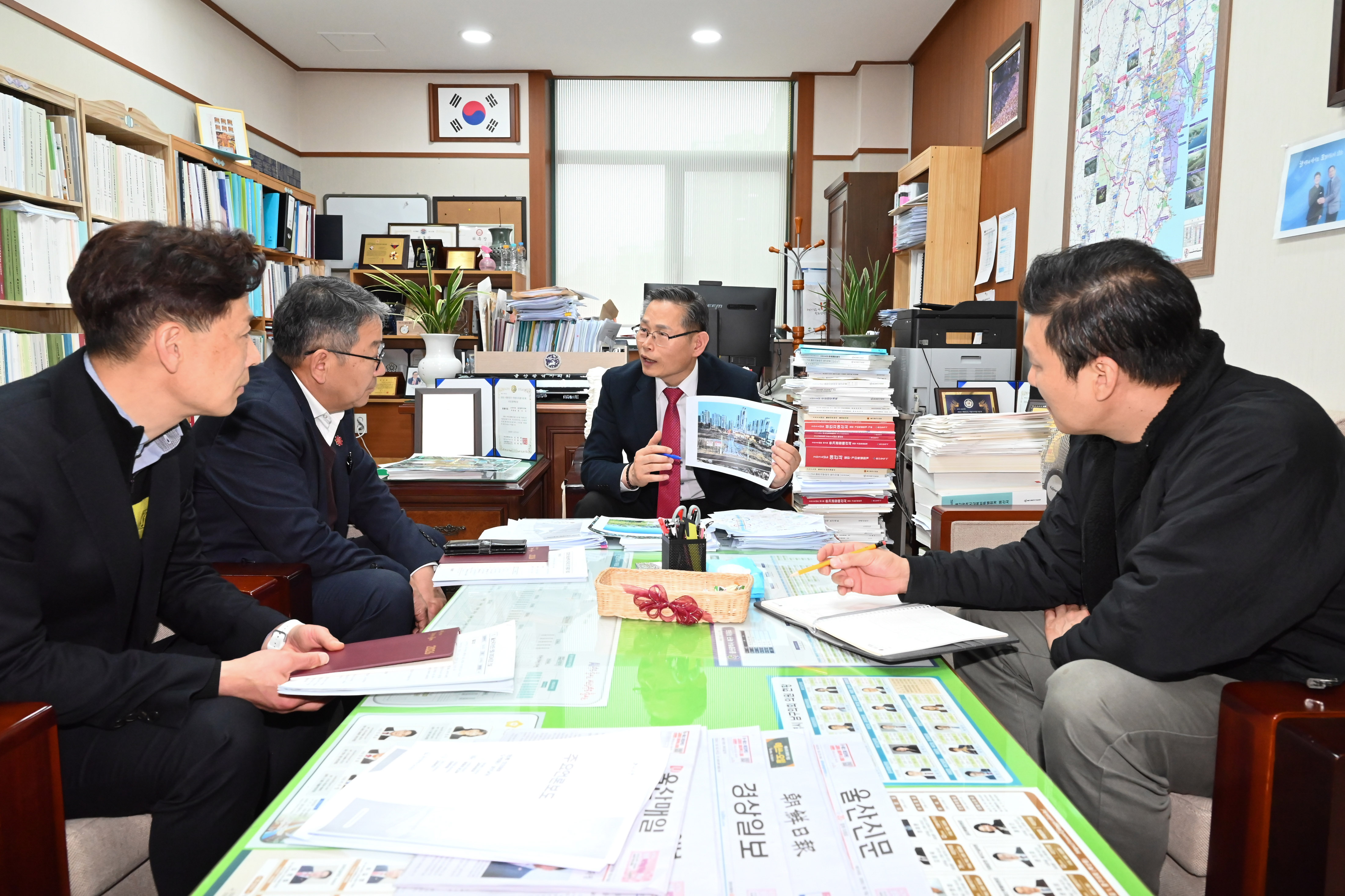 문석주 의원, 매곡천 교량 건설 사업 추진 상황에 대한 업무보고1