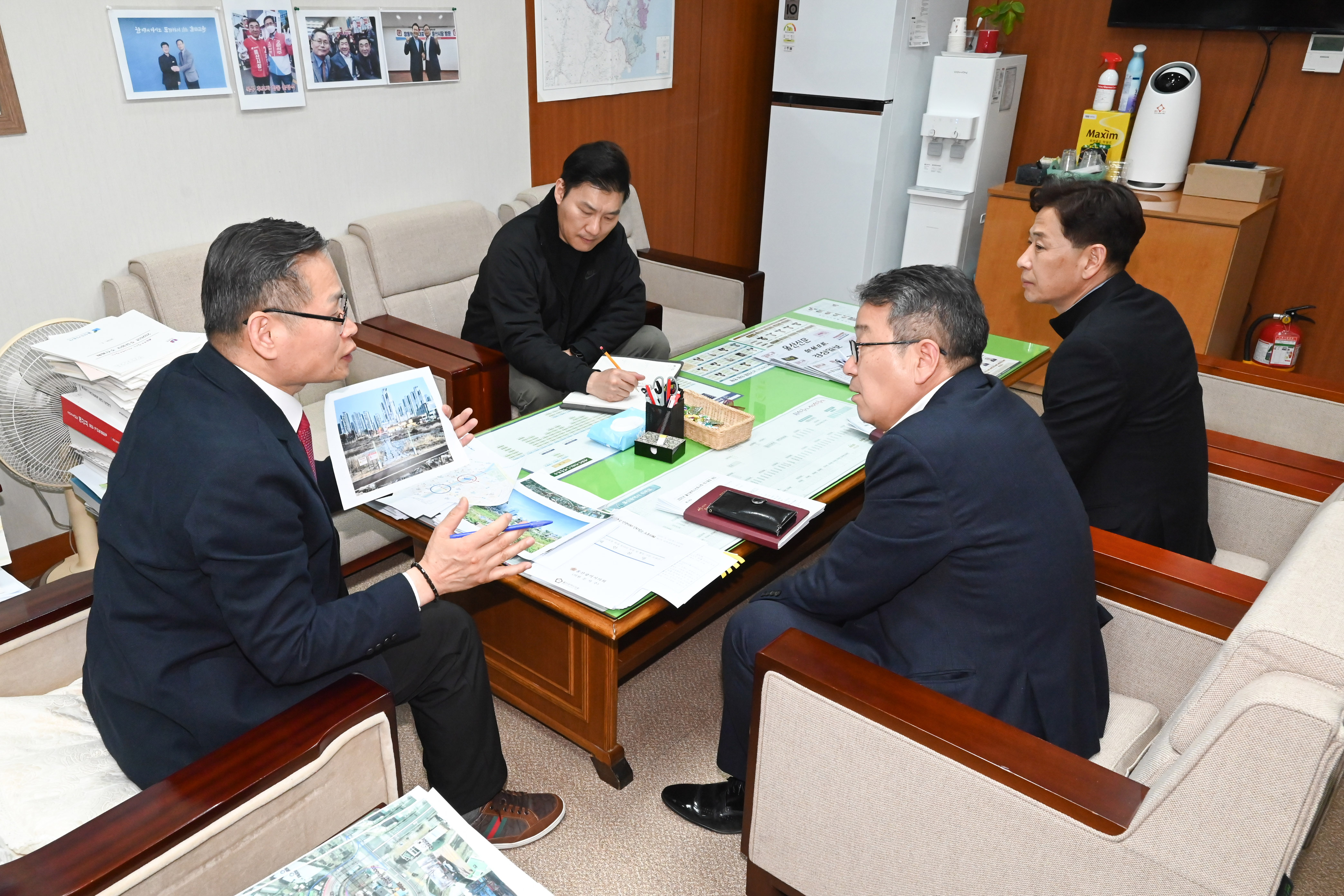 문석주 의원, 매곡천 교량 건설 사업 추진 상황에 대한 업무보고3