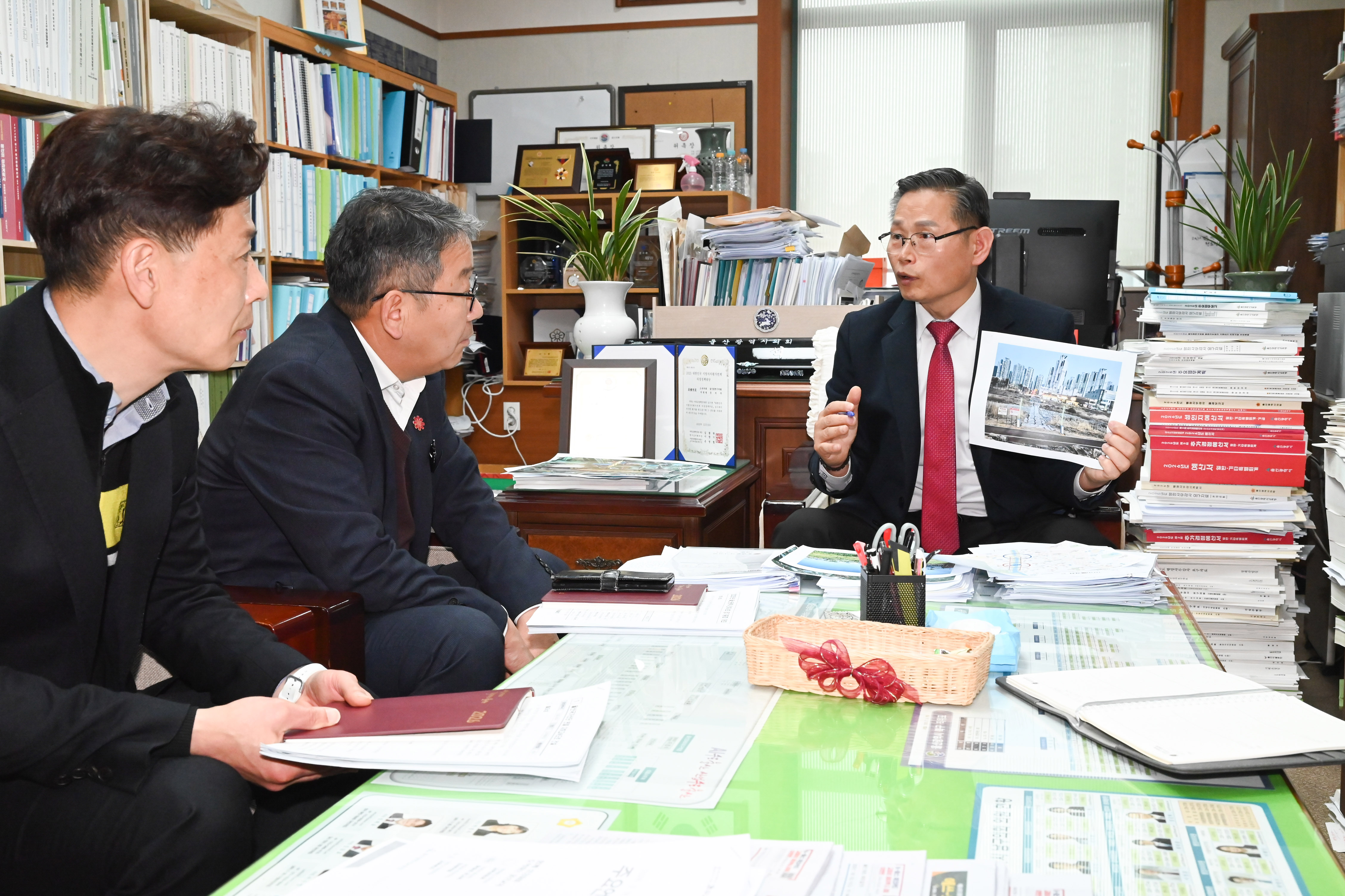문석주 의원, 매곡천 교량 건설 사업 추진 상황에 대한 업무보고6