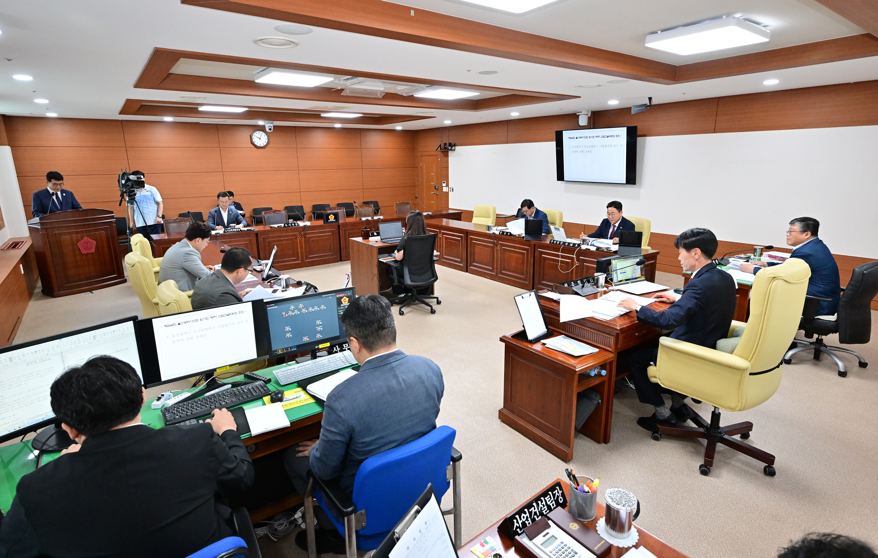 산업건설위원회, 울산광역시 도심융합특구 사업협의체 설치 및 운영에 관한 조례안 등 심사2