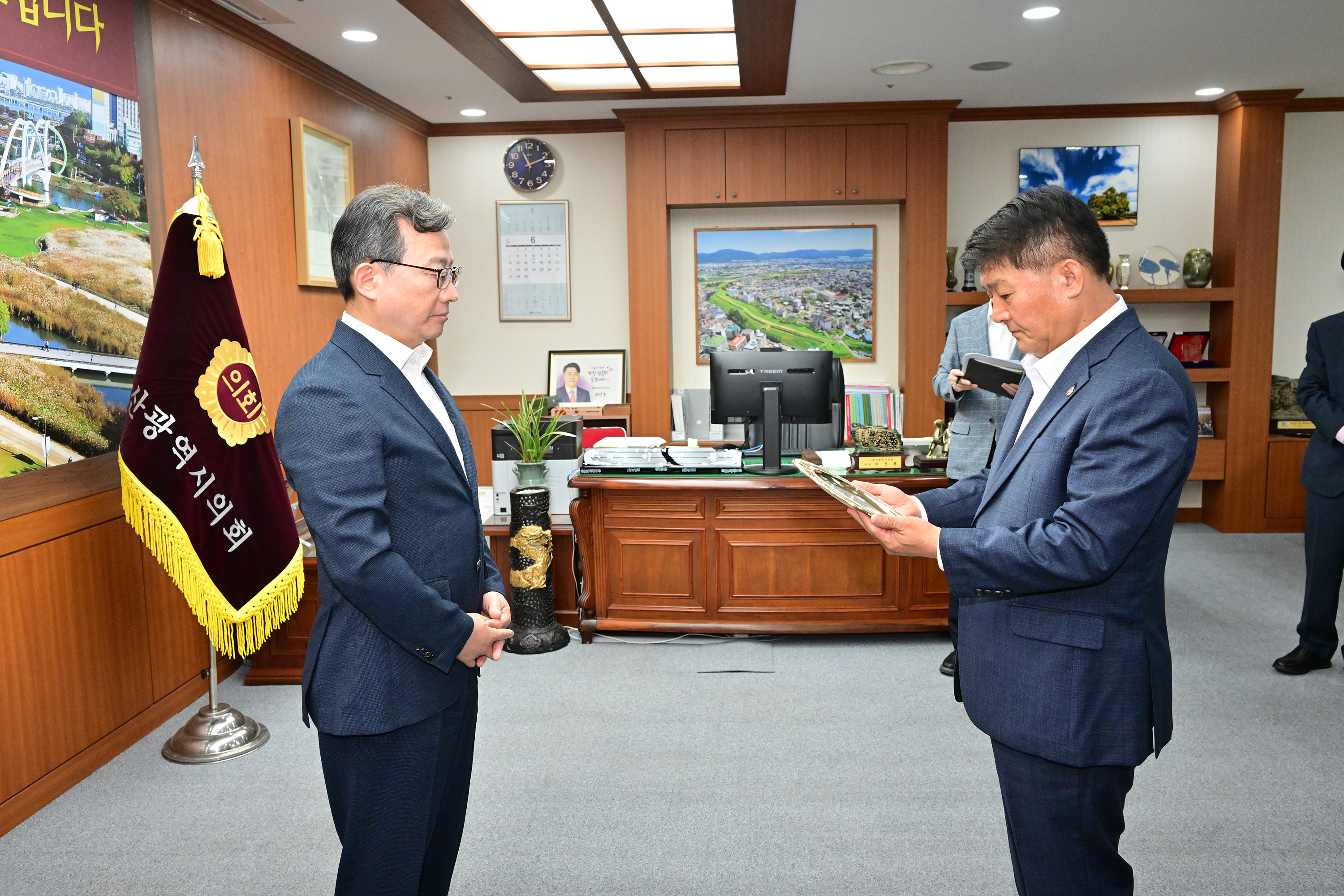 이성룡 의장, 2026년 하반기 퇴직준비교육 대상자 공로패 수여3