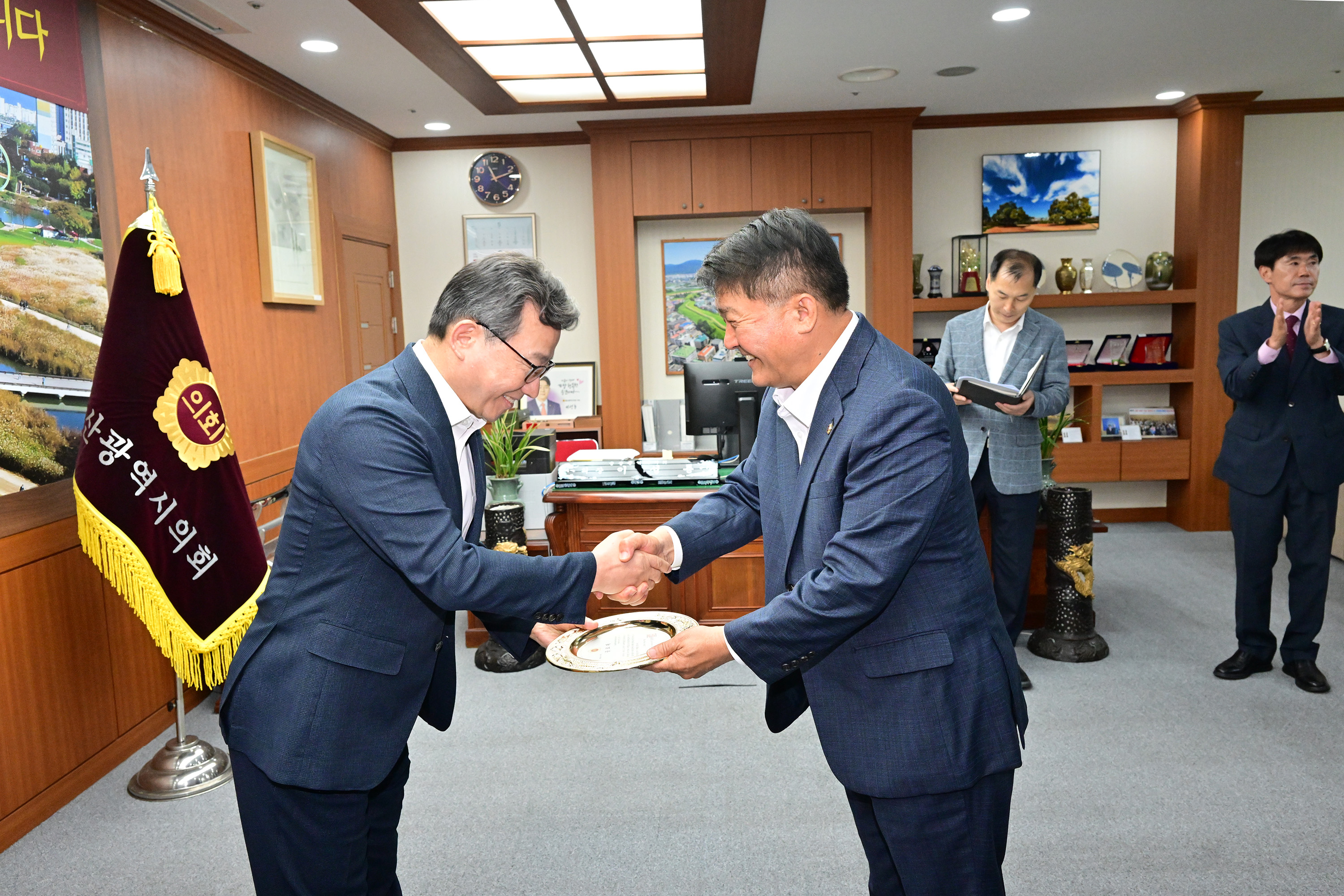 이성룡 의장, 2026년 하반기 퇴직준비교육 대상자 공로패 수여4