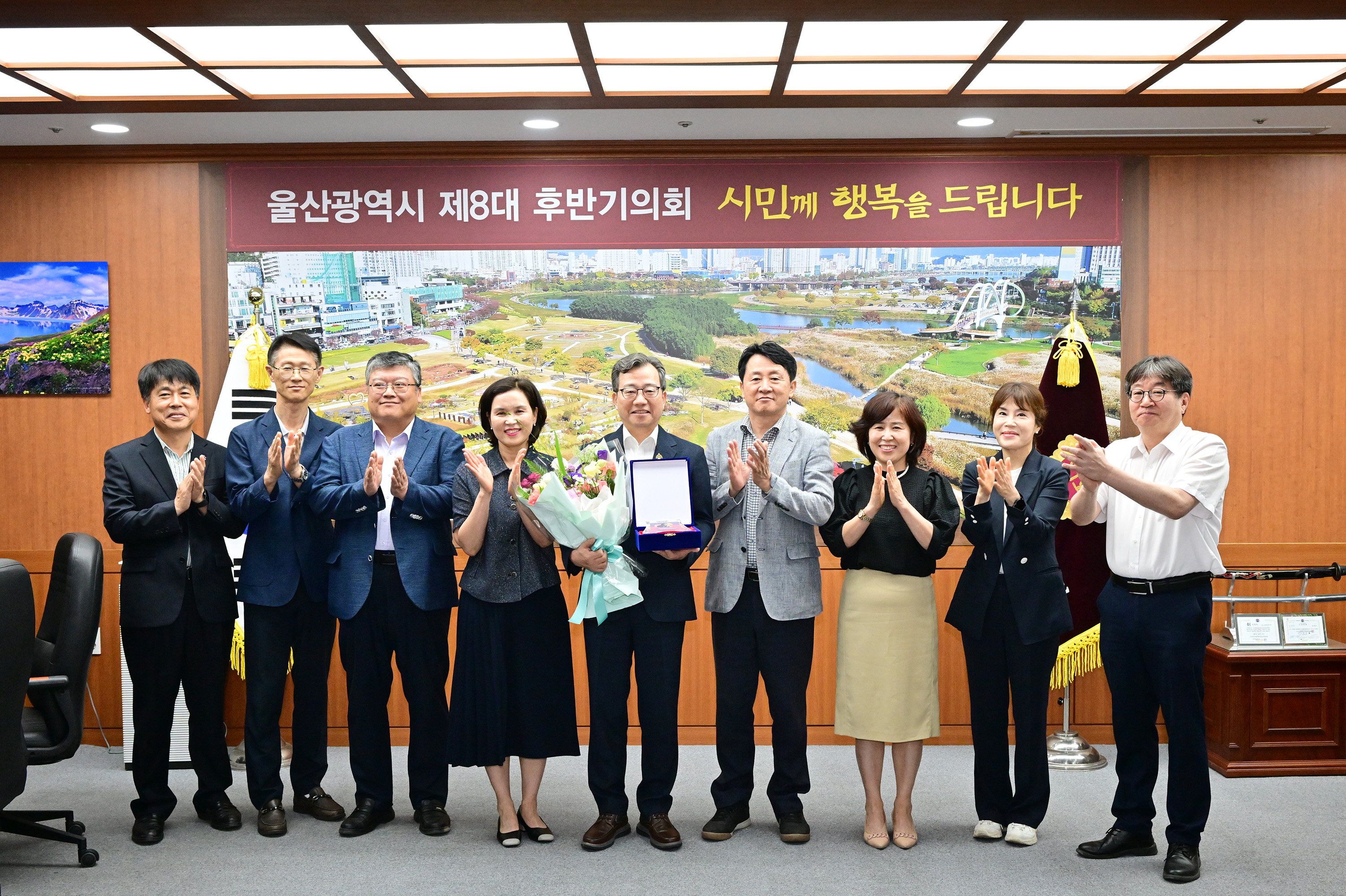 이성룡 의장, 2026년 하반기 퇴직준비교육 대상자 공로패 수여9